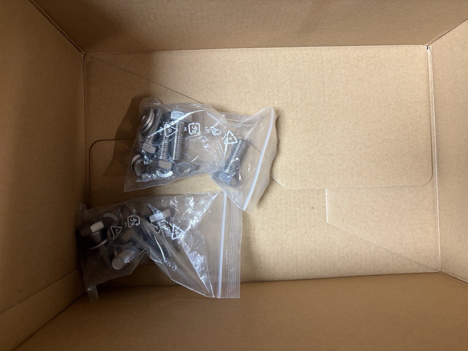 Hanwha Techwin SBP-300KM1 Corner Mount for Network Camera, Wall Mount – Ivory