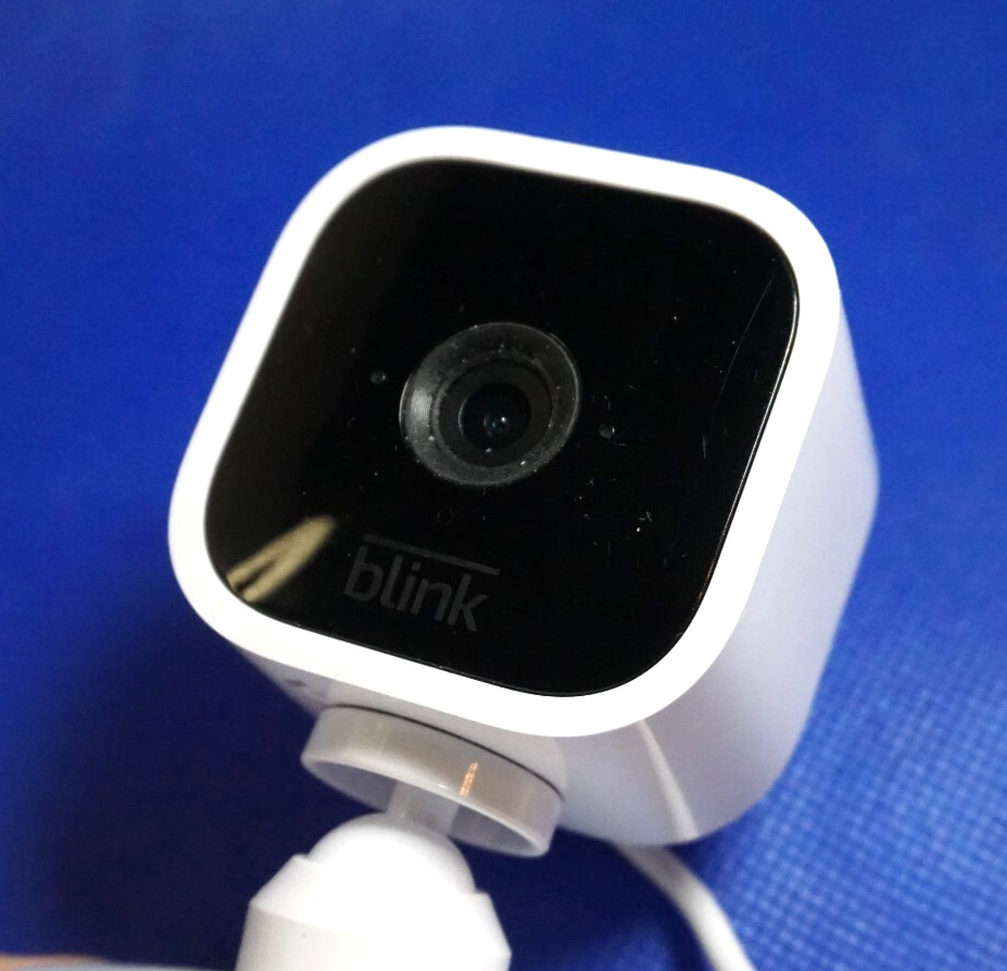 Blink Mini Indoor Plug-in HD 1080p Wireless Security Camera White BCM00300U
