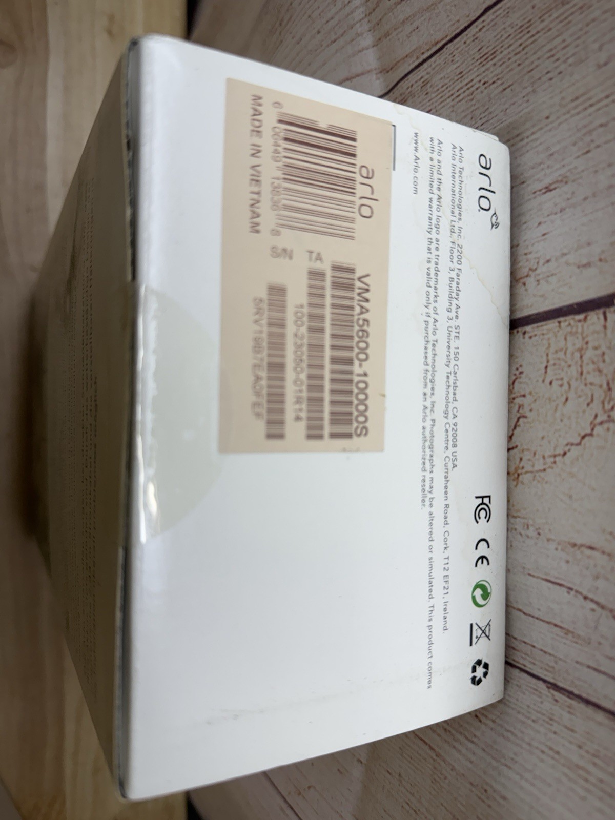ARLO White Solar Panel Charger VMA5600-10000S Ultra Factory Sealed Box Damage