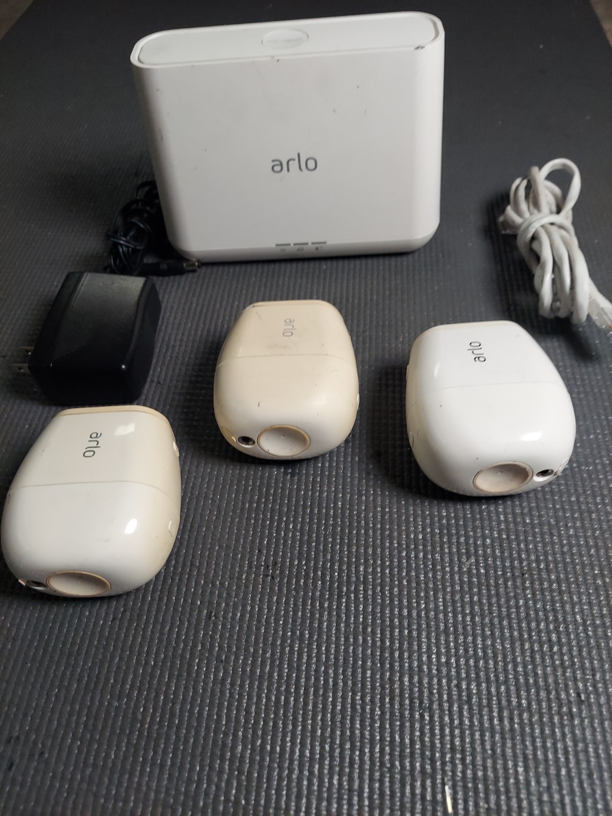 3 Arlo Pro2 cameras with VMB4000 base station (batteries not included)