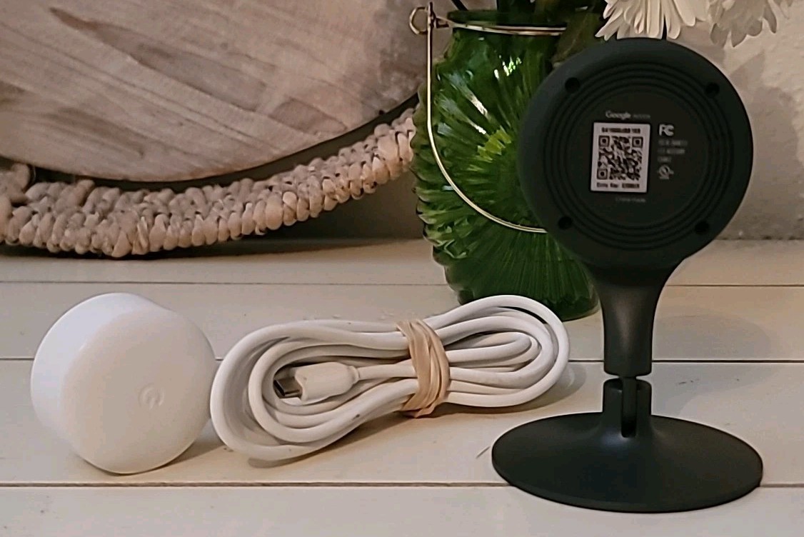 1 NEST Cam Indoor Smart Security Camera (1 Single Camera) Model NC1104US