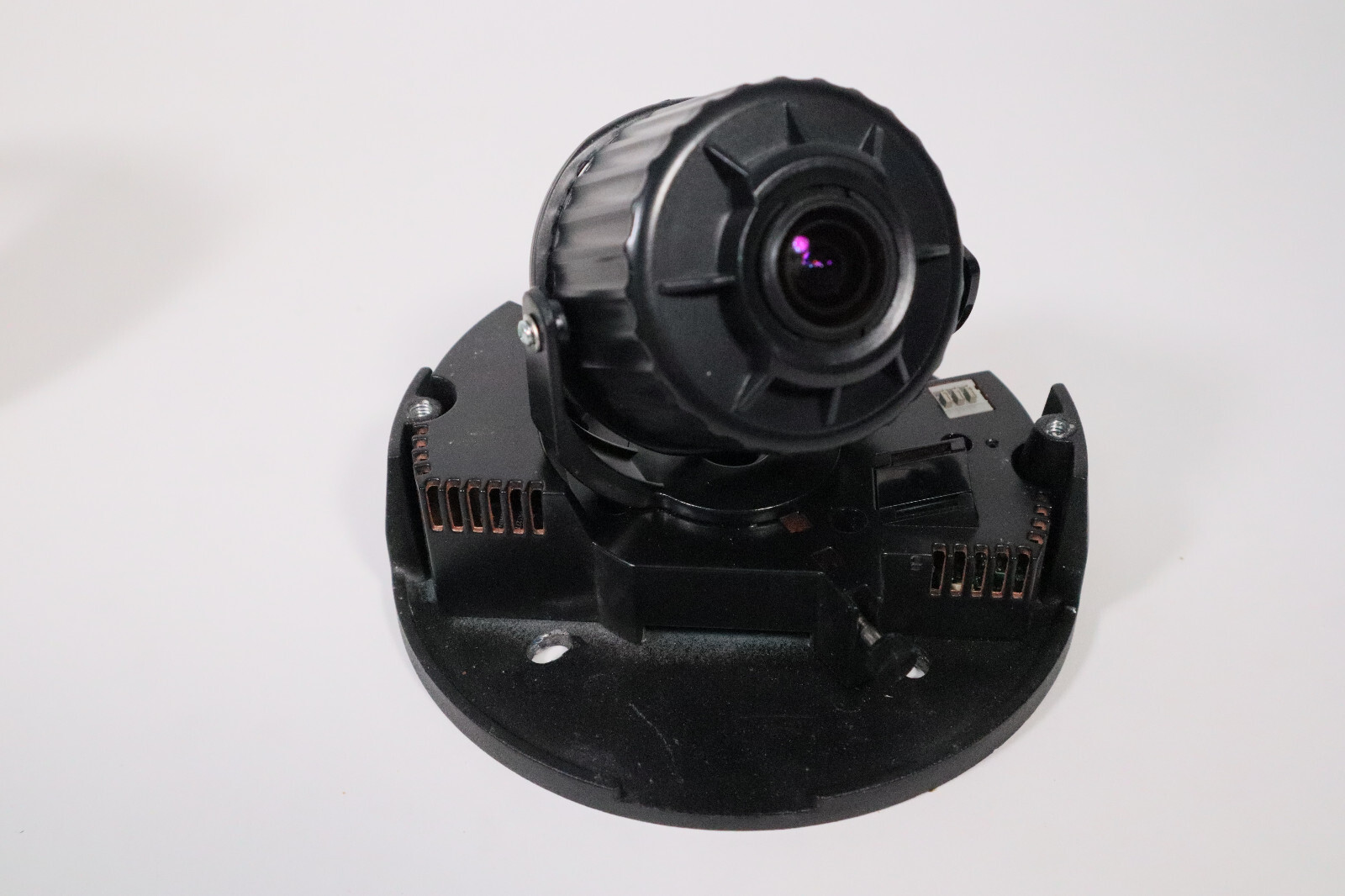 Avigilon 1.0-H3-D1 1MP H.264 IP Indoor Varifocal Dome Camera 1280 x 720 IPv4 (1)