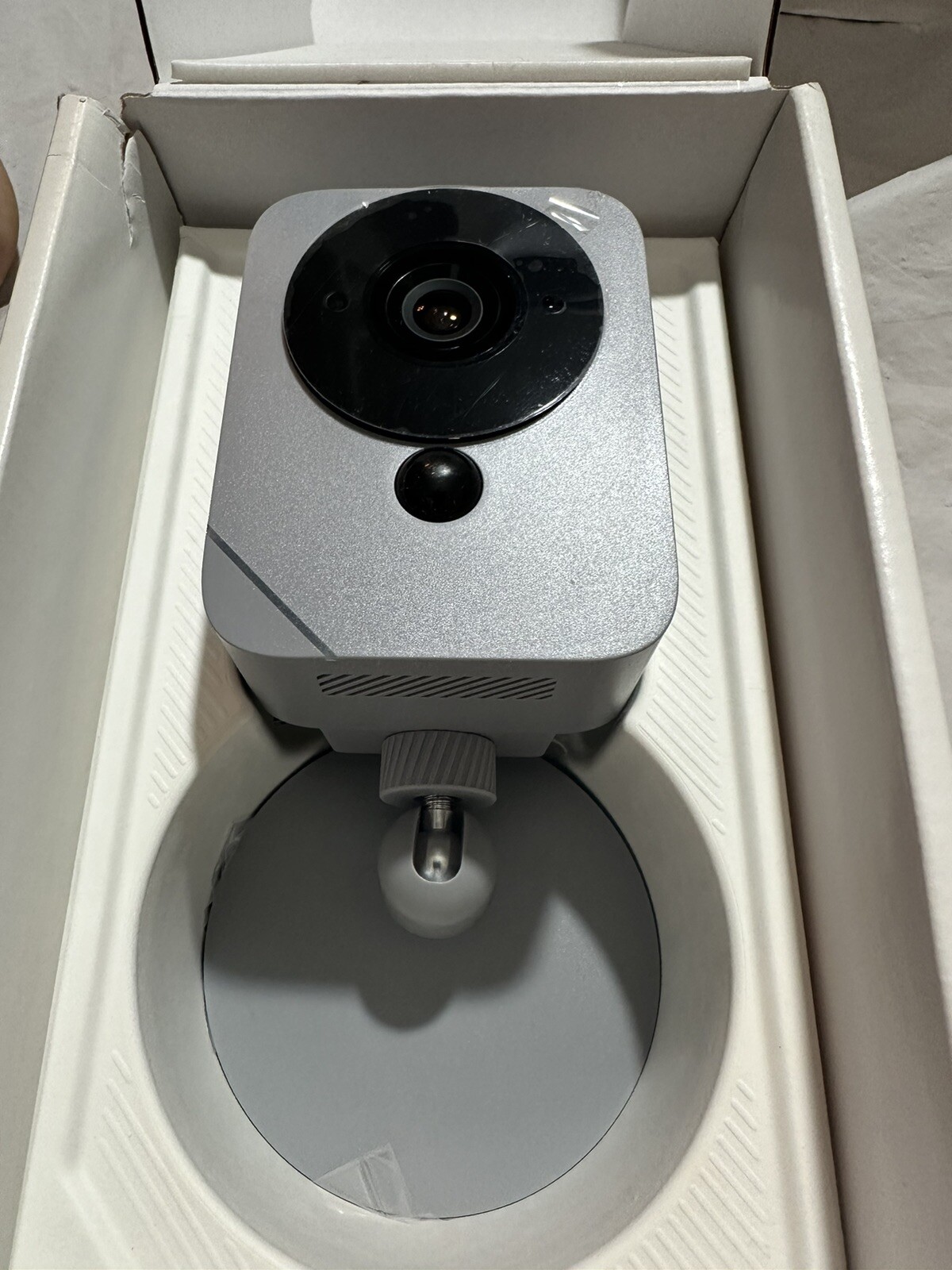 BLUE BY ADT SMART HOME HUB OUTDOOR CAMERA DOOR & WINDOW SENSOR+ Motion