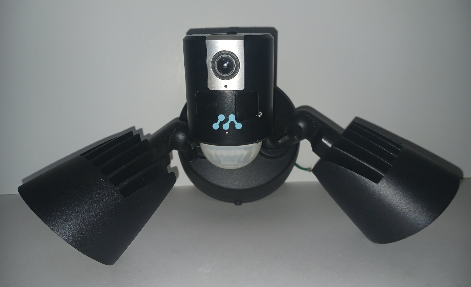 NEW – Momentum Aria LED Floodlight with Wifi Camera