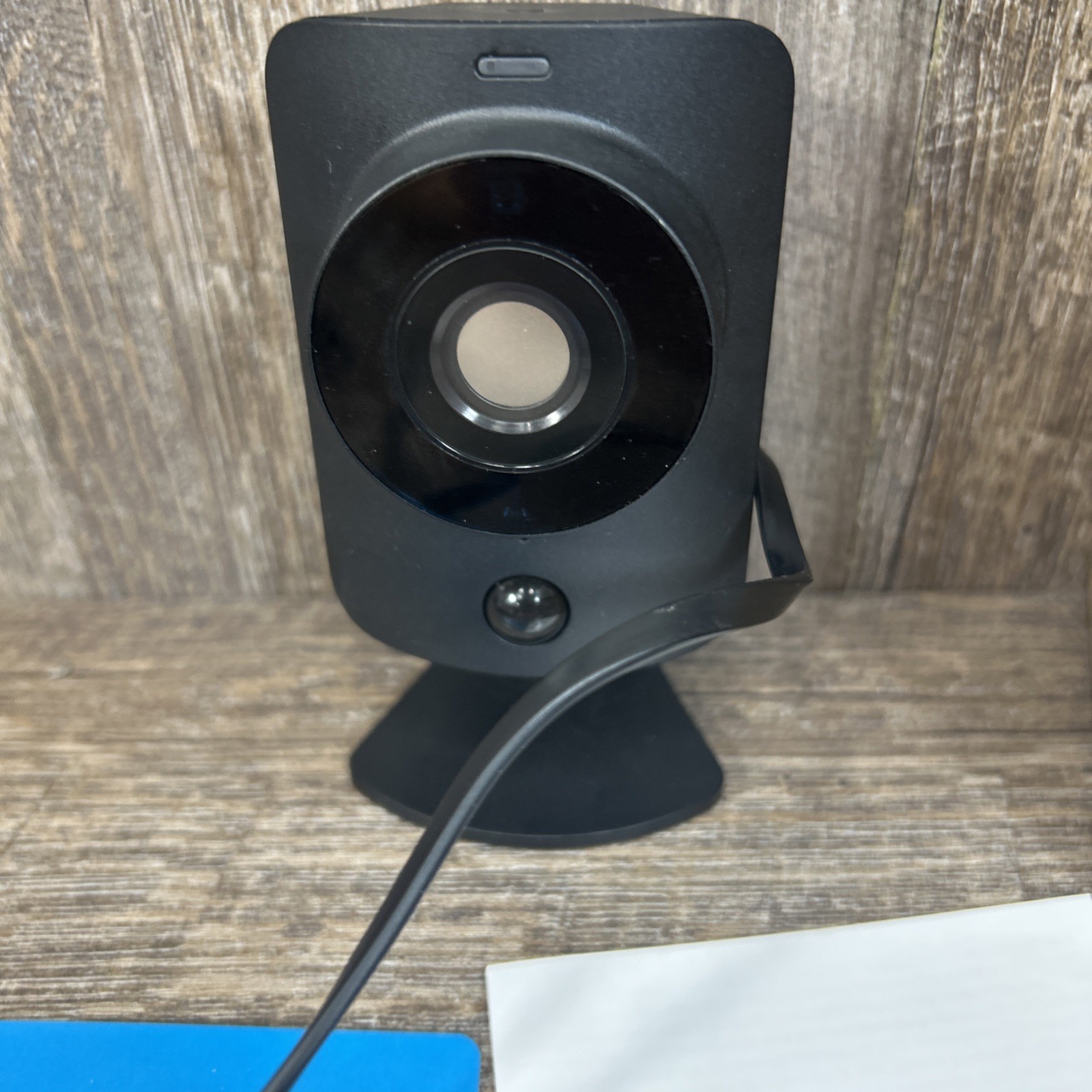 SimpliSafe Indoor Camera Wi-Fi HD Security Camera SSCM1 + Wall Charger + cord !!