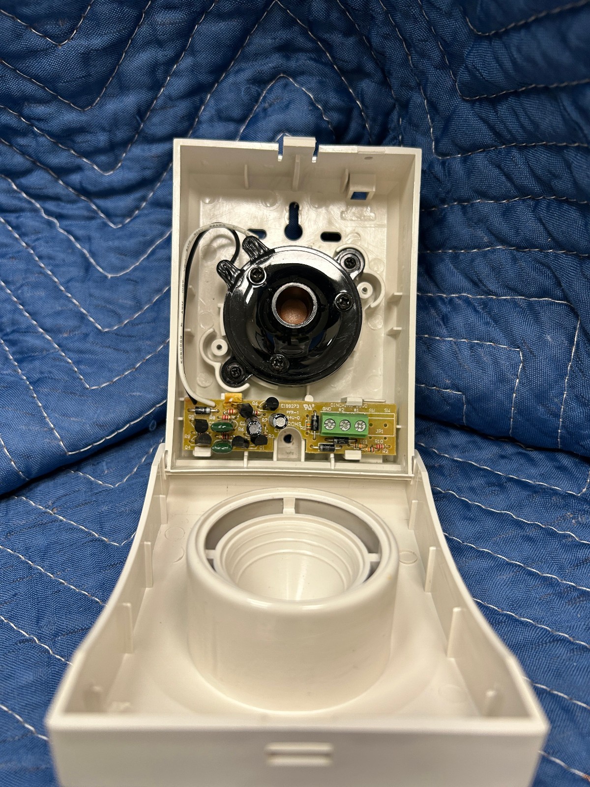Ademco WAVE2 Surface-Mount 106dB Indoor Siren, White