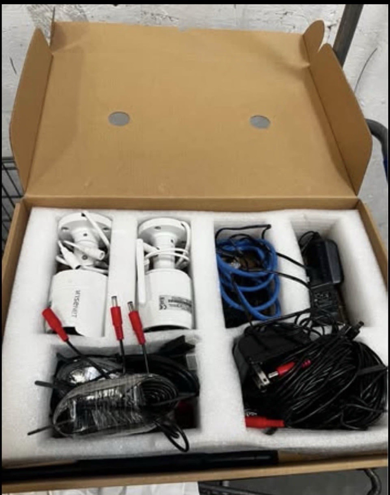 Wisenet SNK-B73041BW 1TB HD, 4 Bullet Cameras 1080p Dual Antenna Indoor/Outdoor
