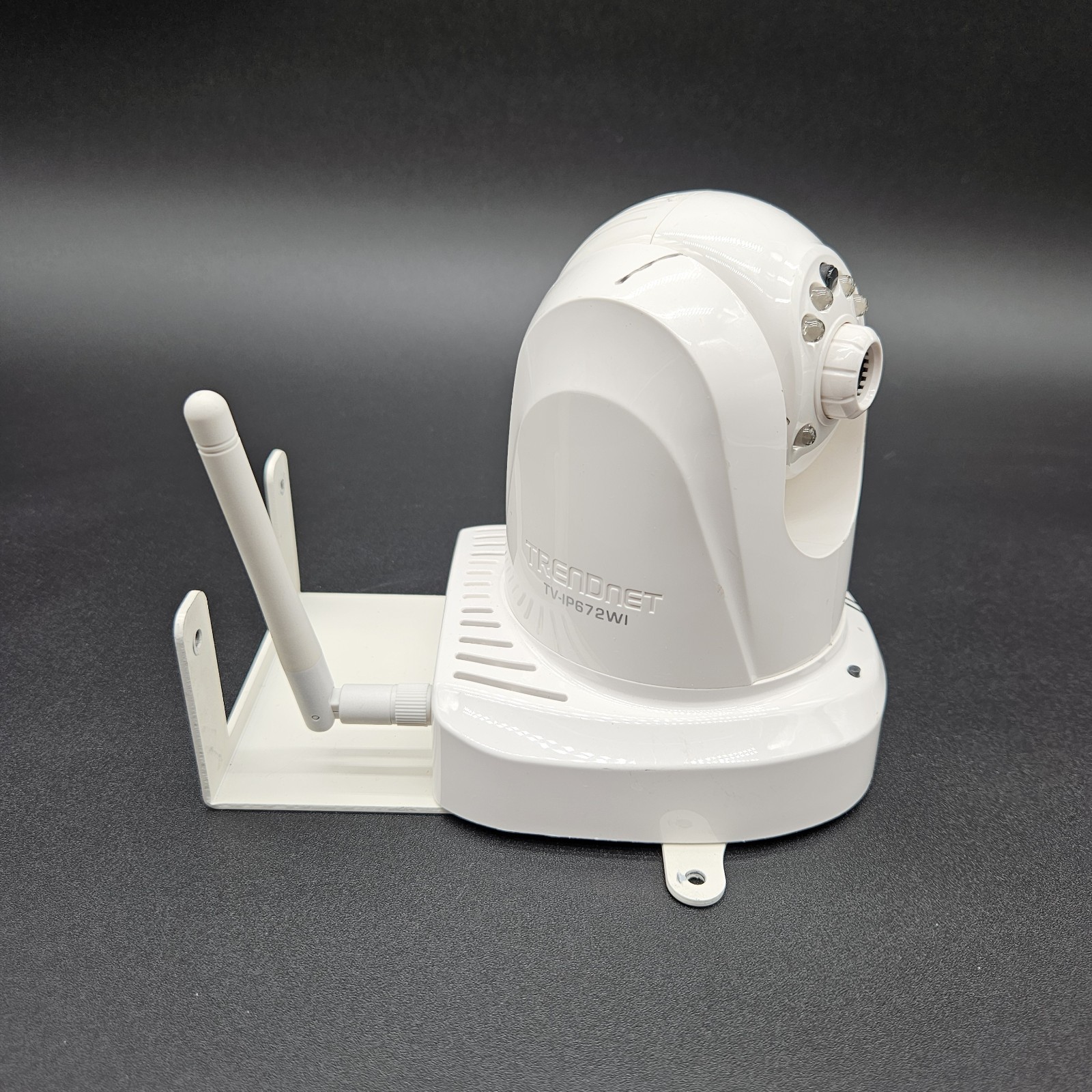 Trendnet TV-IP672WI Day Night Indoor Wireless Camera With Power Cord And Bracket