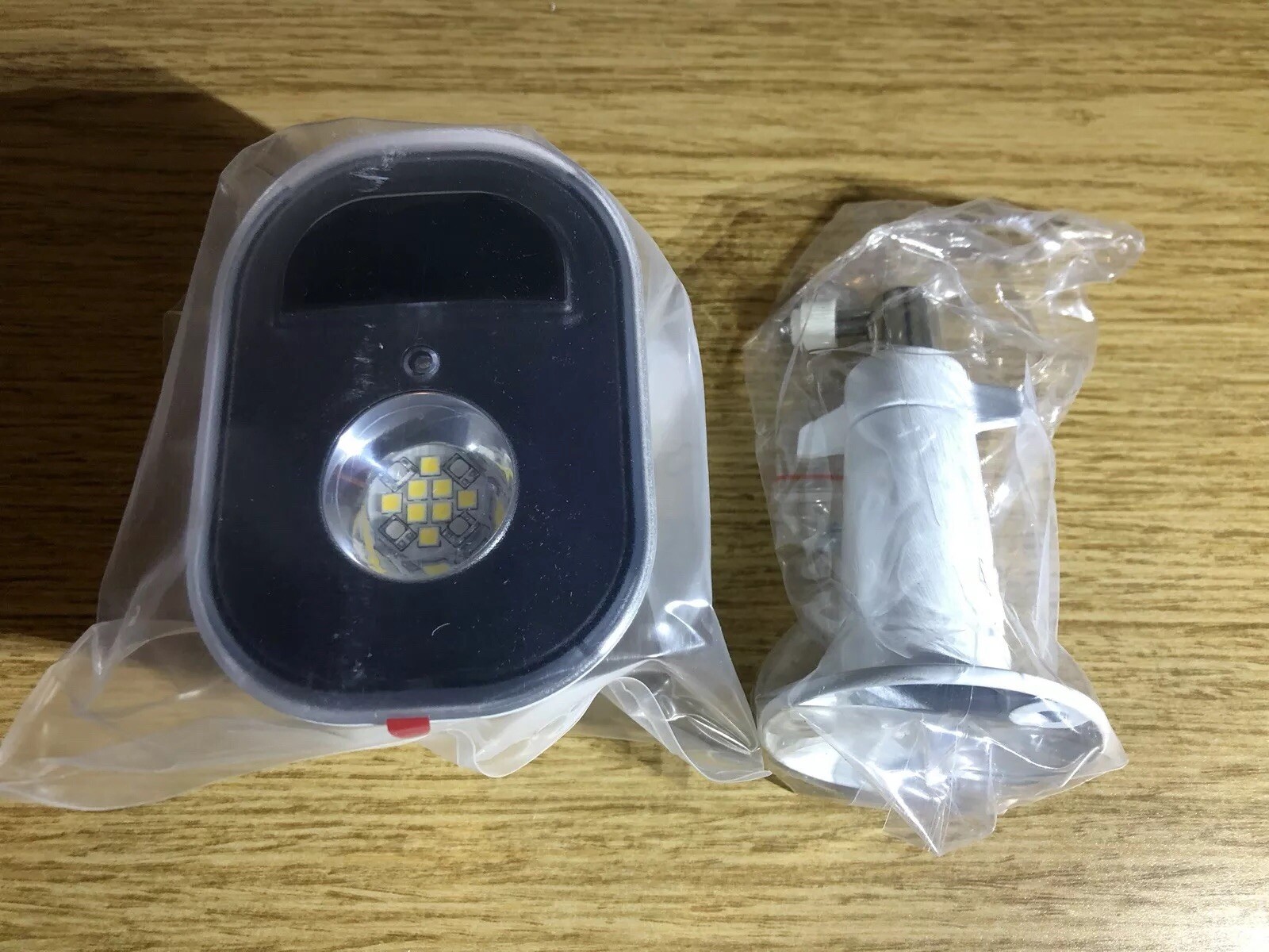 NEW Netgear ARLO SECURITY LIGHT With Mount, NO Battery, NO Bridge NEW OFFER!