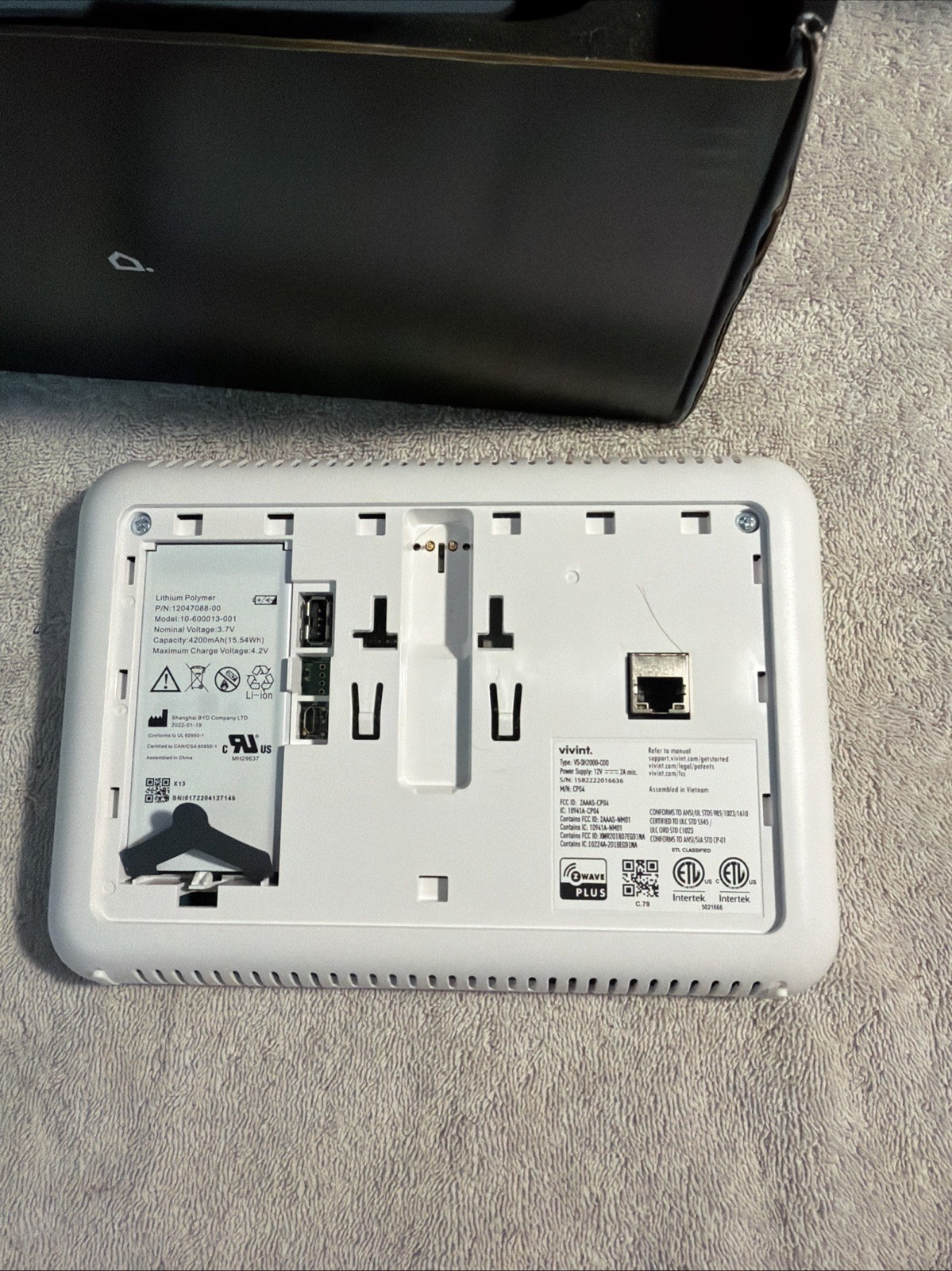Vivint Smart Home Smart Hub VS-SH2000-C00 With Adapter New In Box