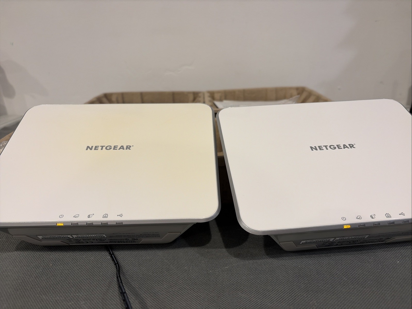 Arlo Netgear 2 Hub Cloud With Charger VMB3000 & VMC3030 4 Cameras