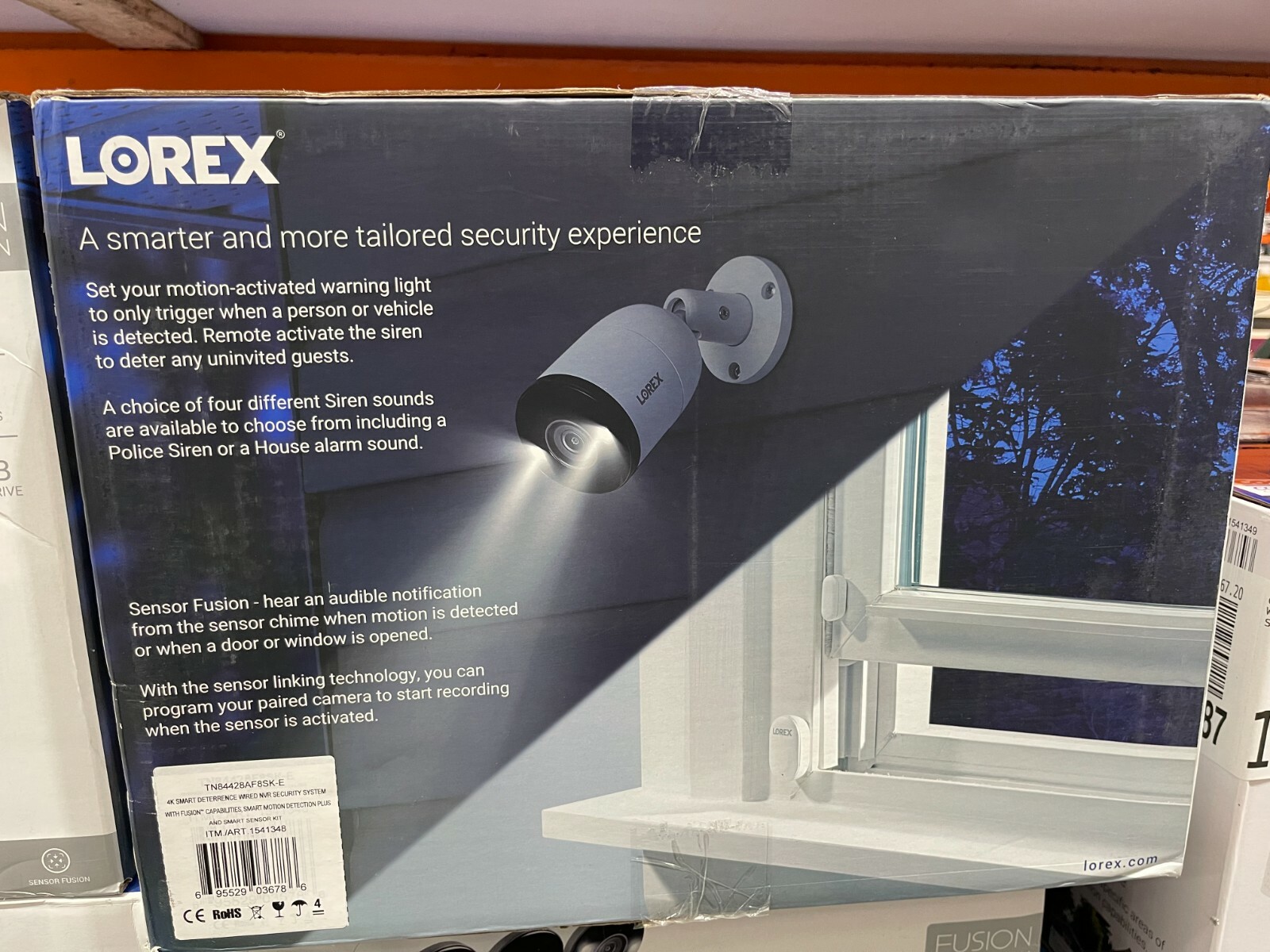 Lorex 4K UHD 8-channel Fusion NVR Security System w 8 Smart Deterrence 4K Camera