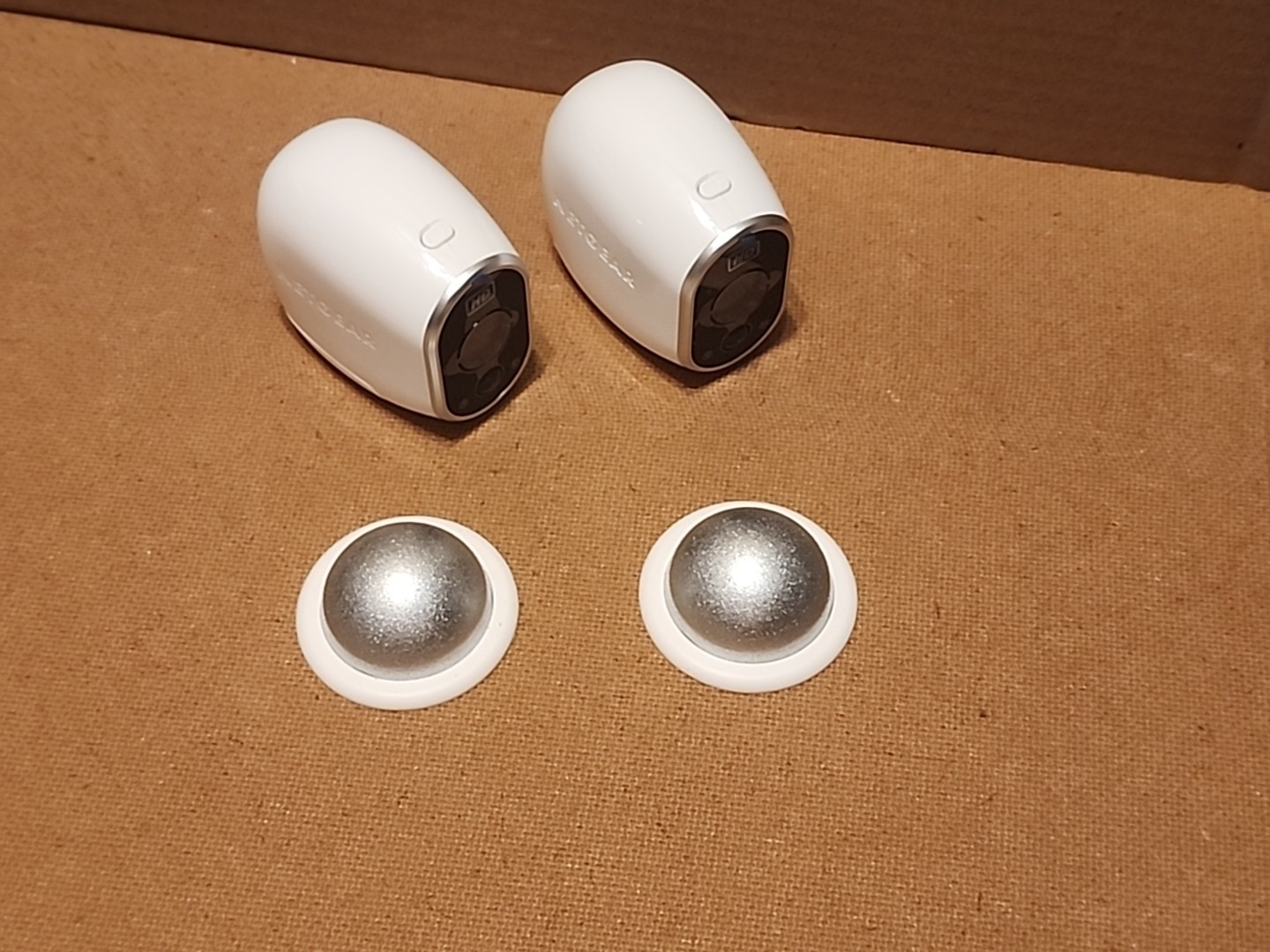 NETGEAR ARLO VMB3000 HOME BASE & 2 VMC3030 HD WIRE-FREE CAMERA INDOOR/OUTDOOR