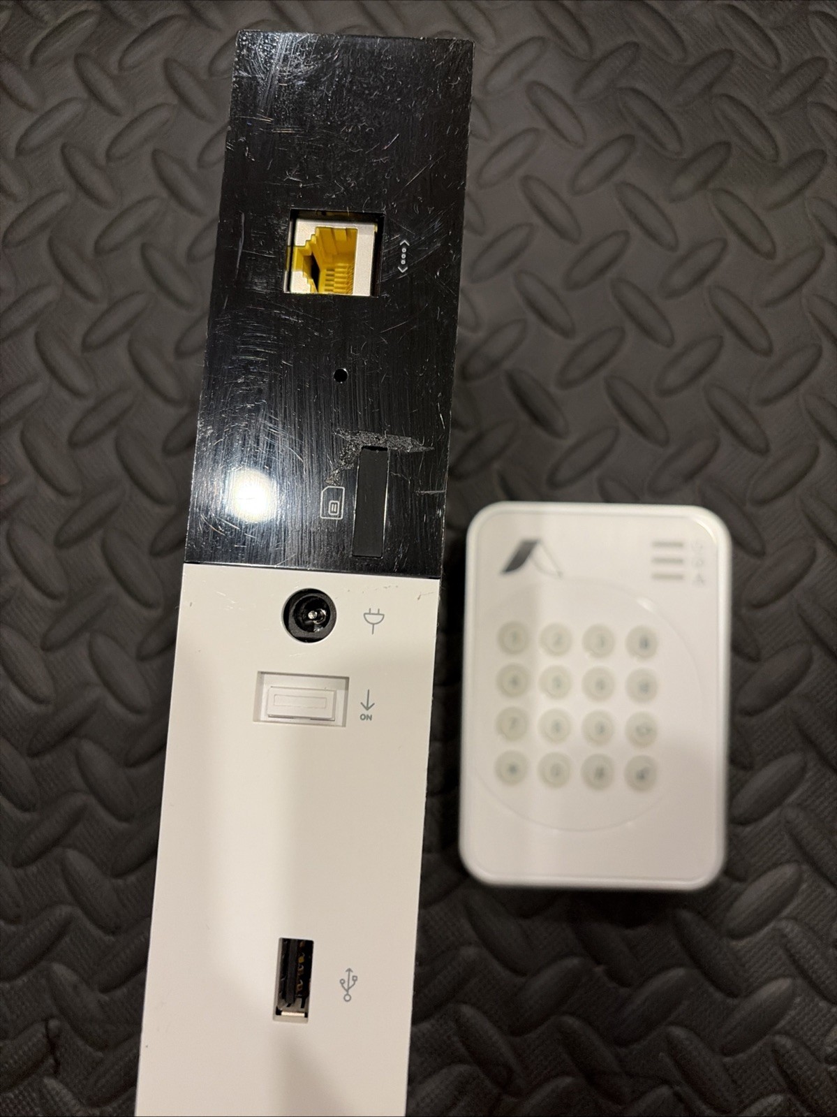 Abode Security Hub 104010/D & Wireless DIY Alarm Keyboard 104017/B Units Only