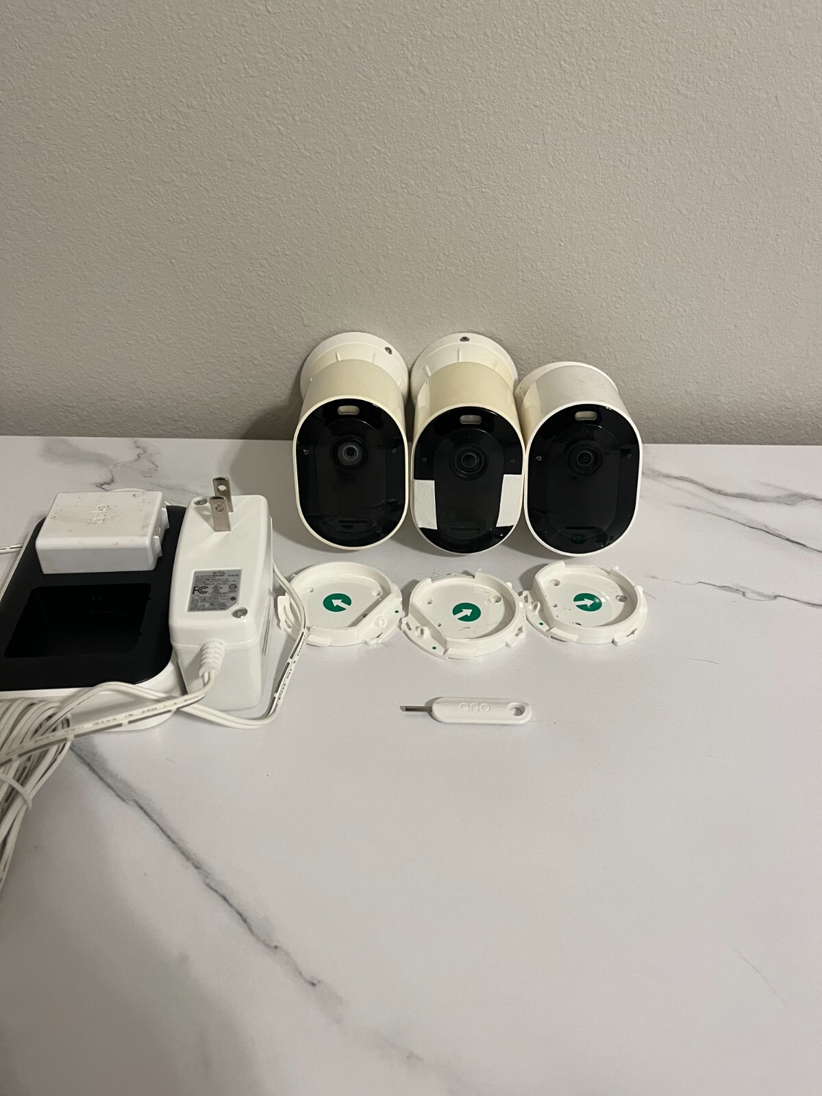Arlo – Pro 4 Spotlight Camera Security Bundle – 3 Wire-Free Cameras