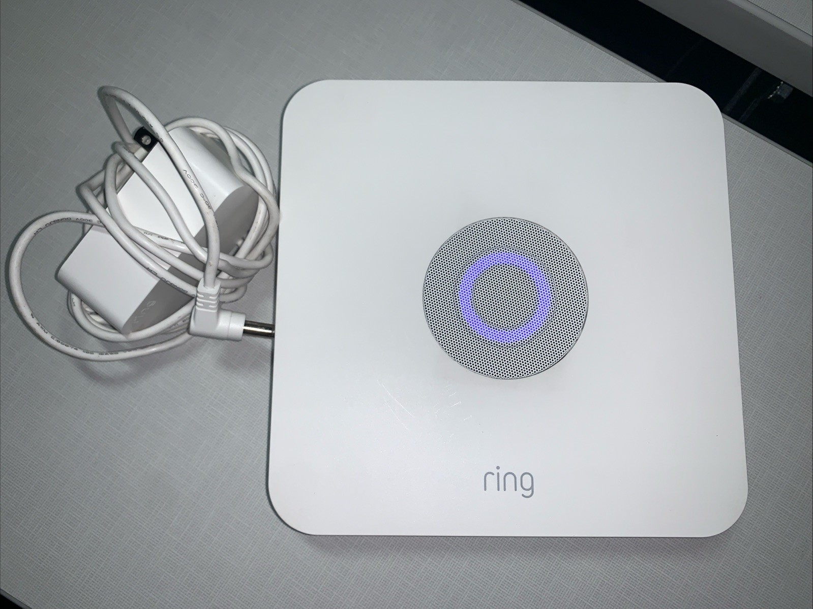 Ring Alarm Base Station US White 4HB1U9-0EN0 – Unknown Registration – Powers On