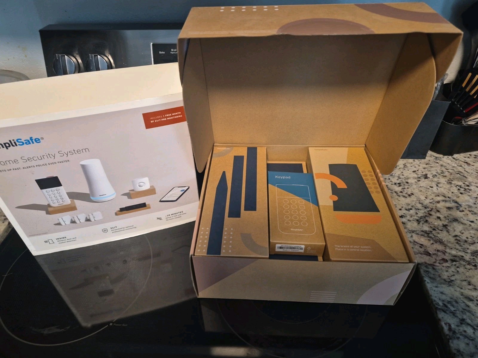 SimpliSafe 9 PIECE Security System Motion Sensor – New Open Box