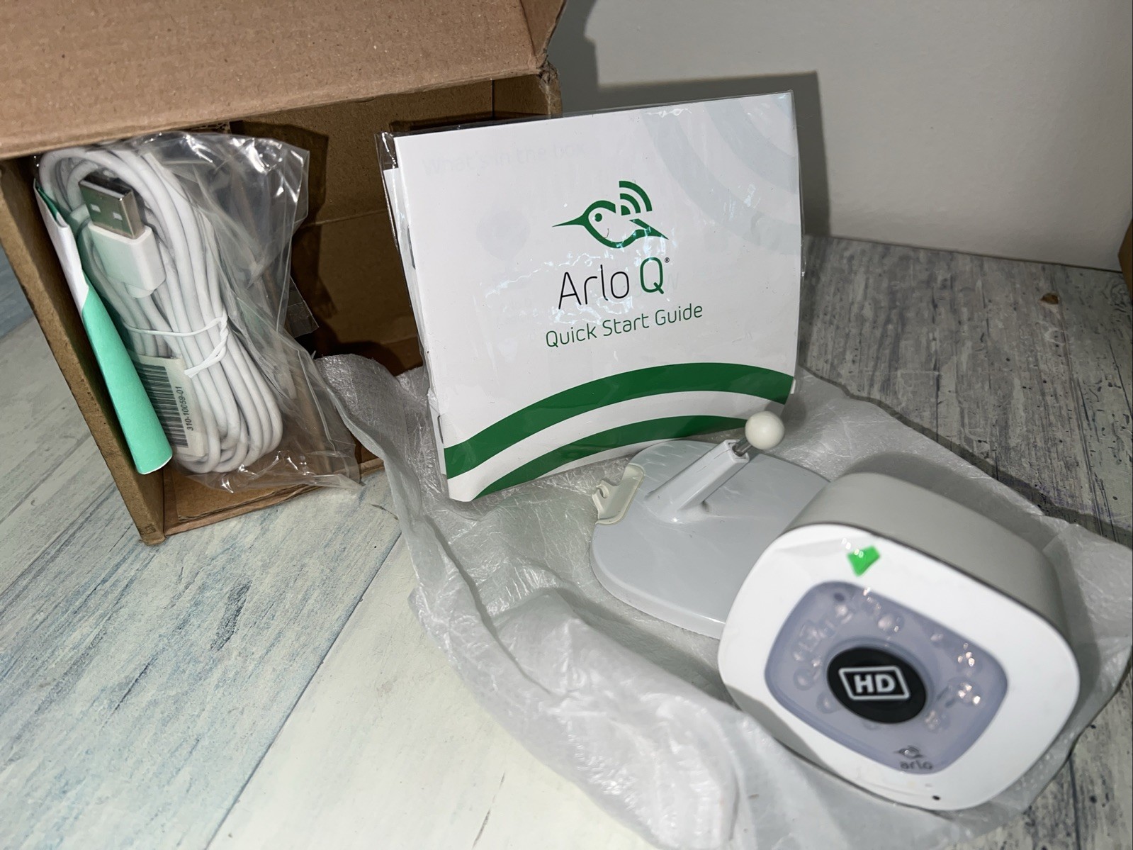 Arlo Q VMC3040 1080p HD Wireless Security Camera w/Speaker & Microphone