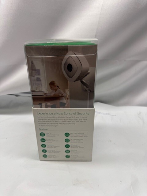 Arlo Q VMC3040-100NAS 1080p HD Wireless Security Camera with Audio Indoor