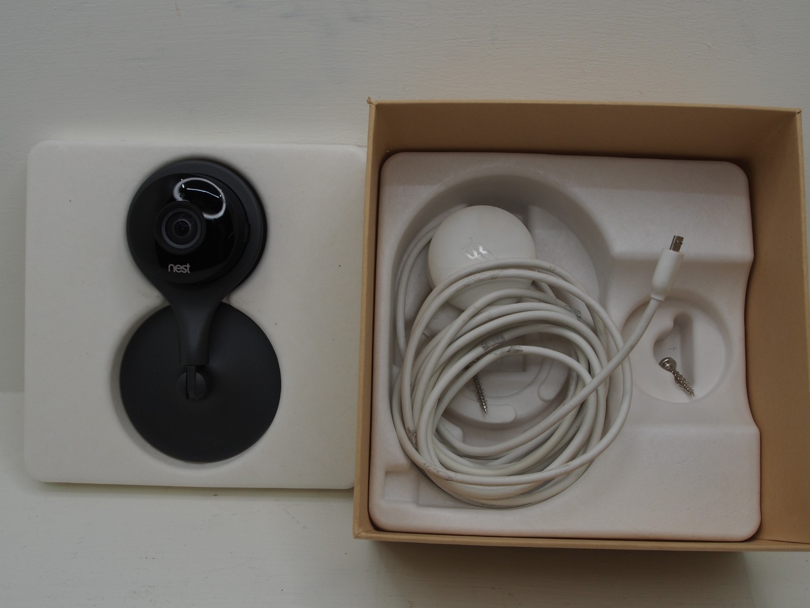Google Nest Cam Indoor Wired 1080p Security Camera Complete in Box READ