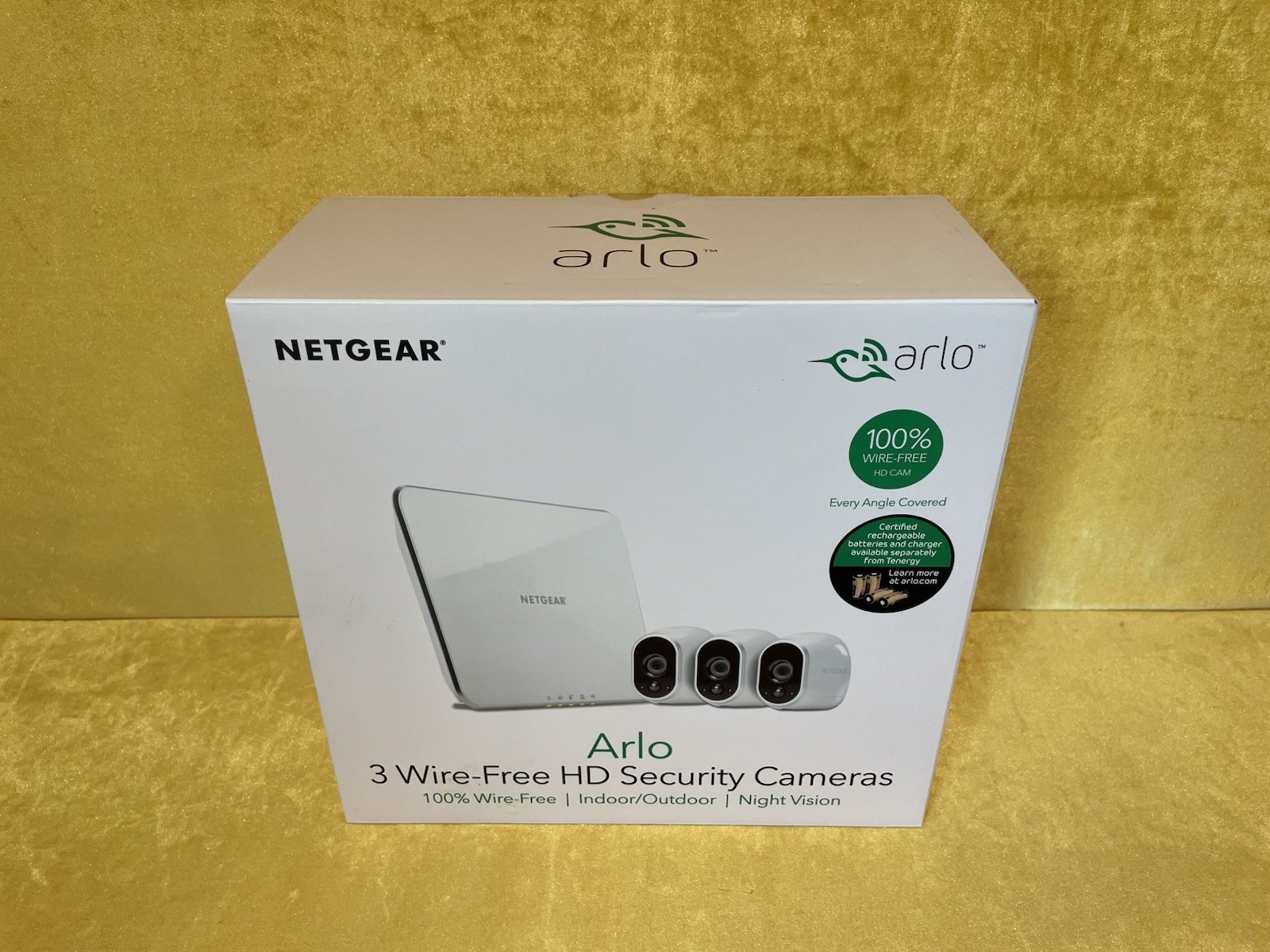 NETGEAR VMS3330-100NAS 3 HD Wireless Security Camera system (3pack) new in box
