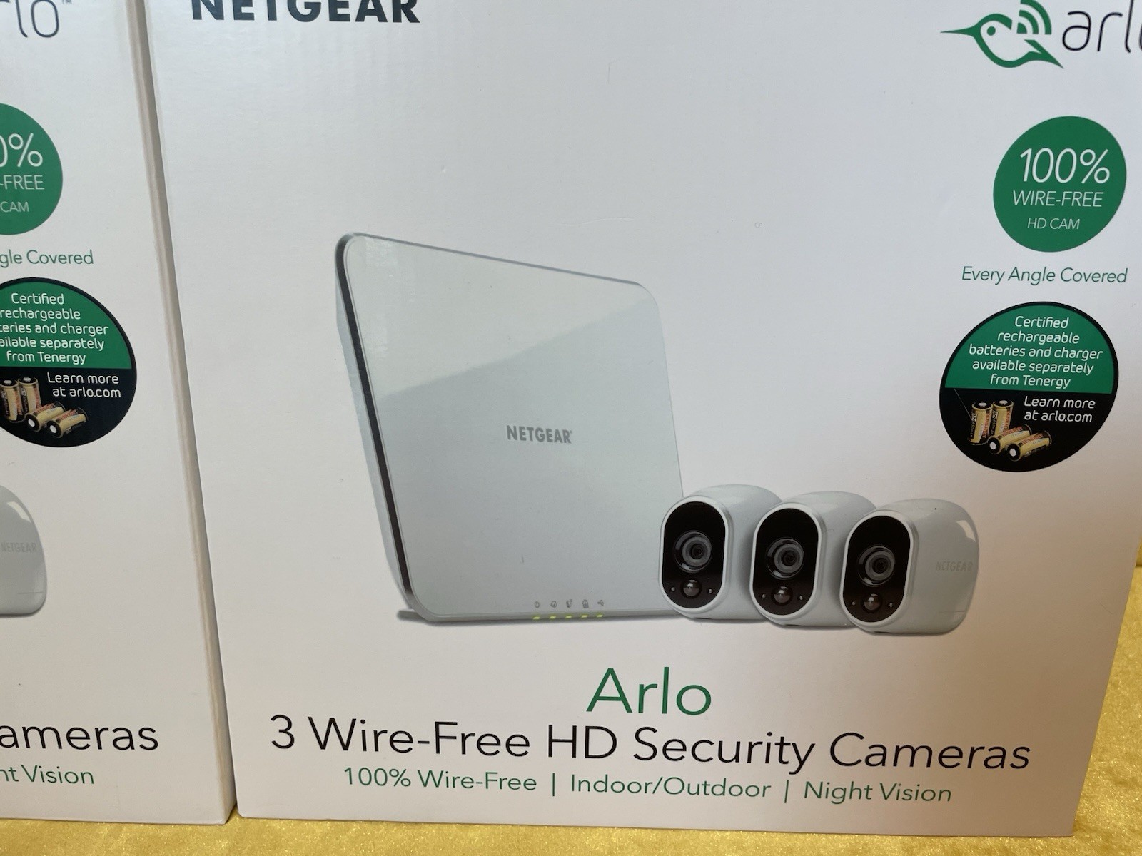 NETGEAR VMS3330-100NAS 3 HD Wireless Security Camera system (3pack) new in box