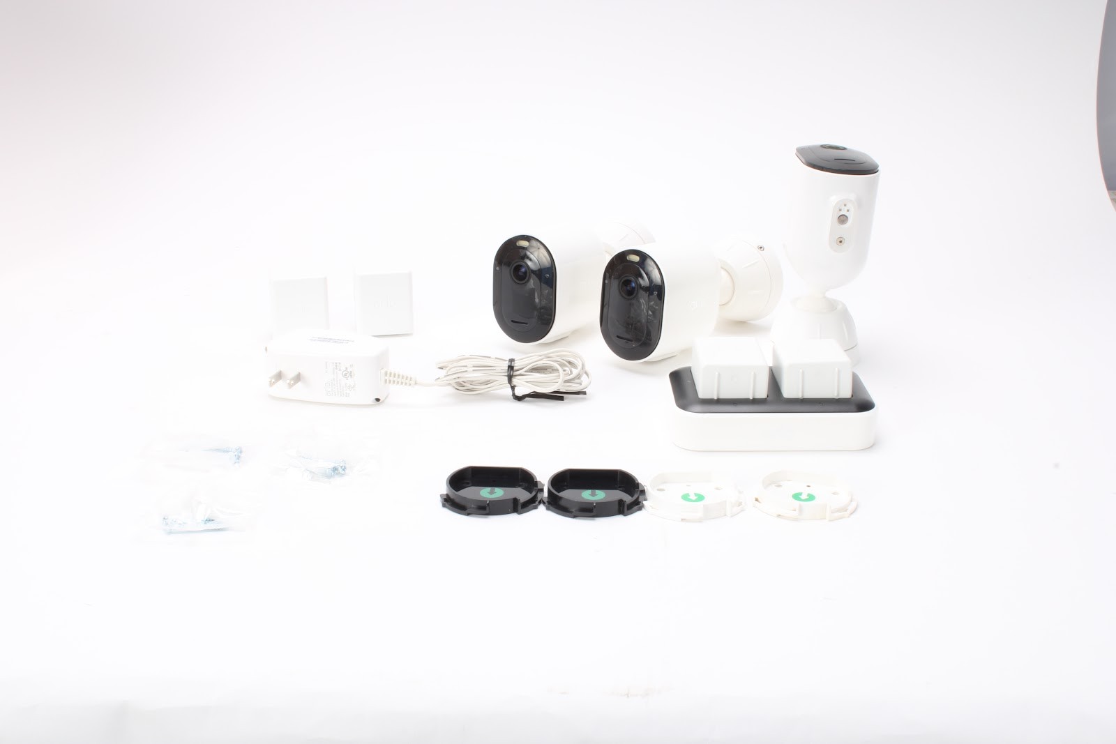 Arlo VMC4350P-1BYNAS Pro 4 Spotlight Camera Security Bundle W/ Batteries – Fair