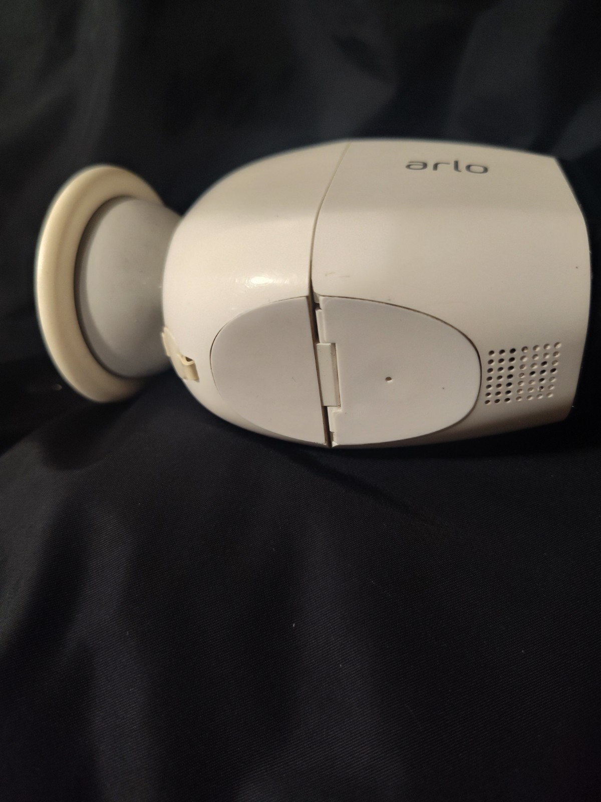 Arlo Pro VMB4000 Security Base Station W/Power Cord& 2 Camera’s VMC4030P VMC4030