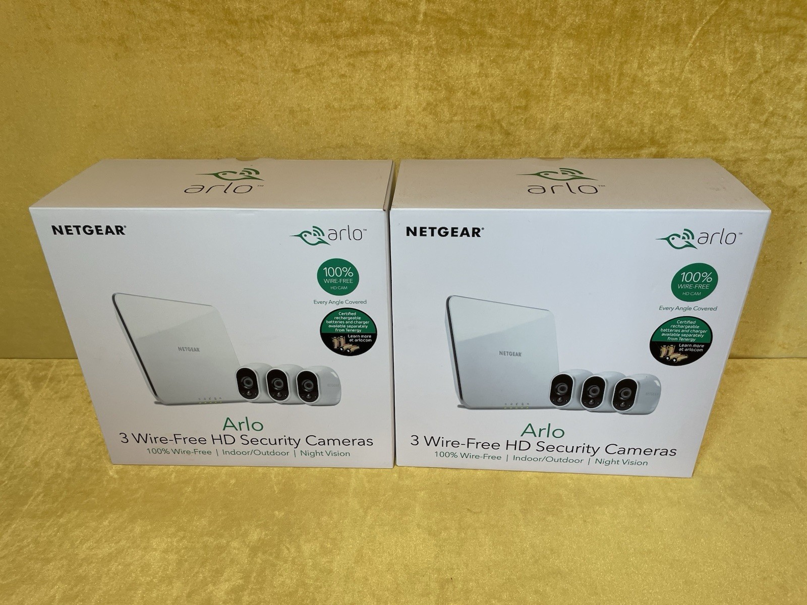 NETGEAR VMS3330-100NAS 3 HD Wireless Security Camera system (3pack) new in box