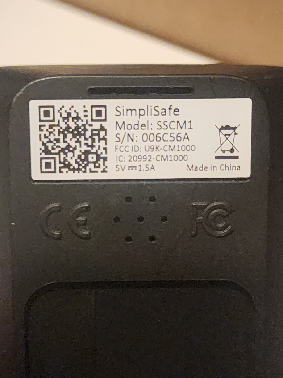 SimpliSafe SimpliCam SSCM1 Indoor Security Camera & Simplisafe Keypad KP1000