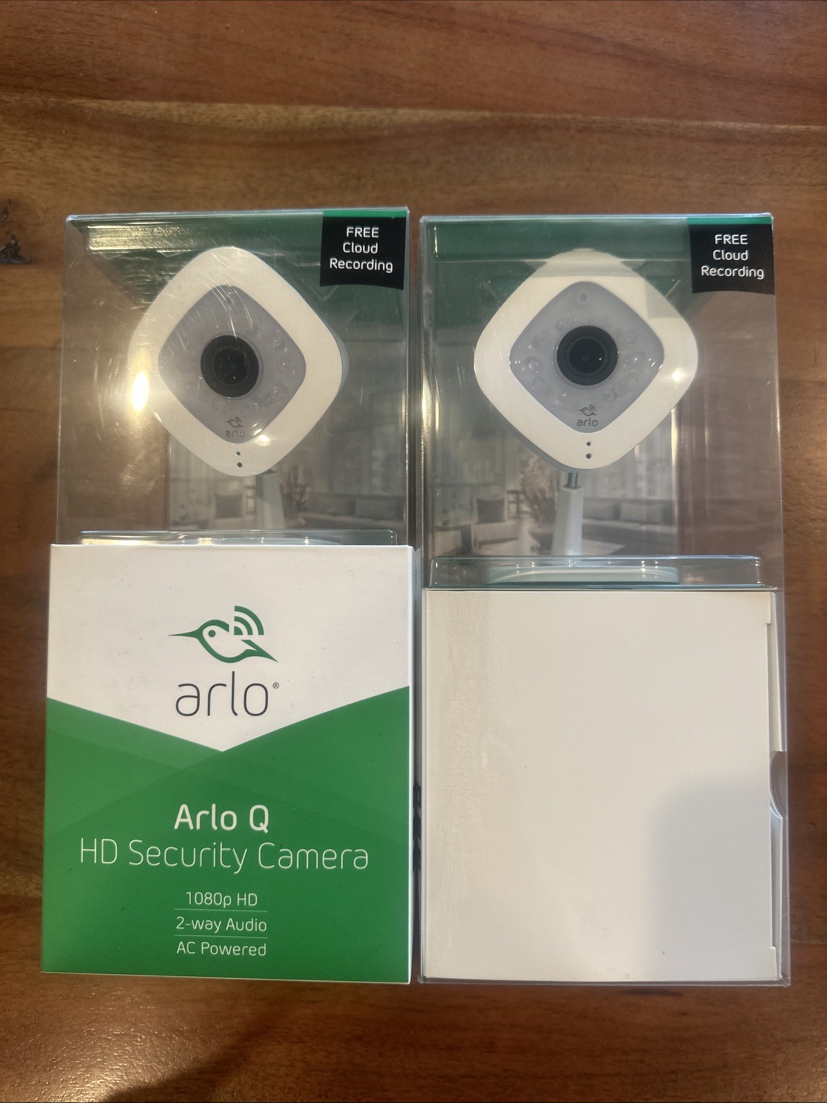 Arlo Q VMC3040-100NAS 1080p HD Wireless Security Camera with Audio