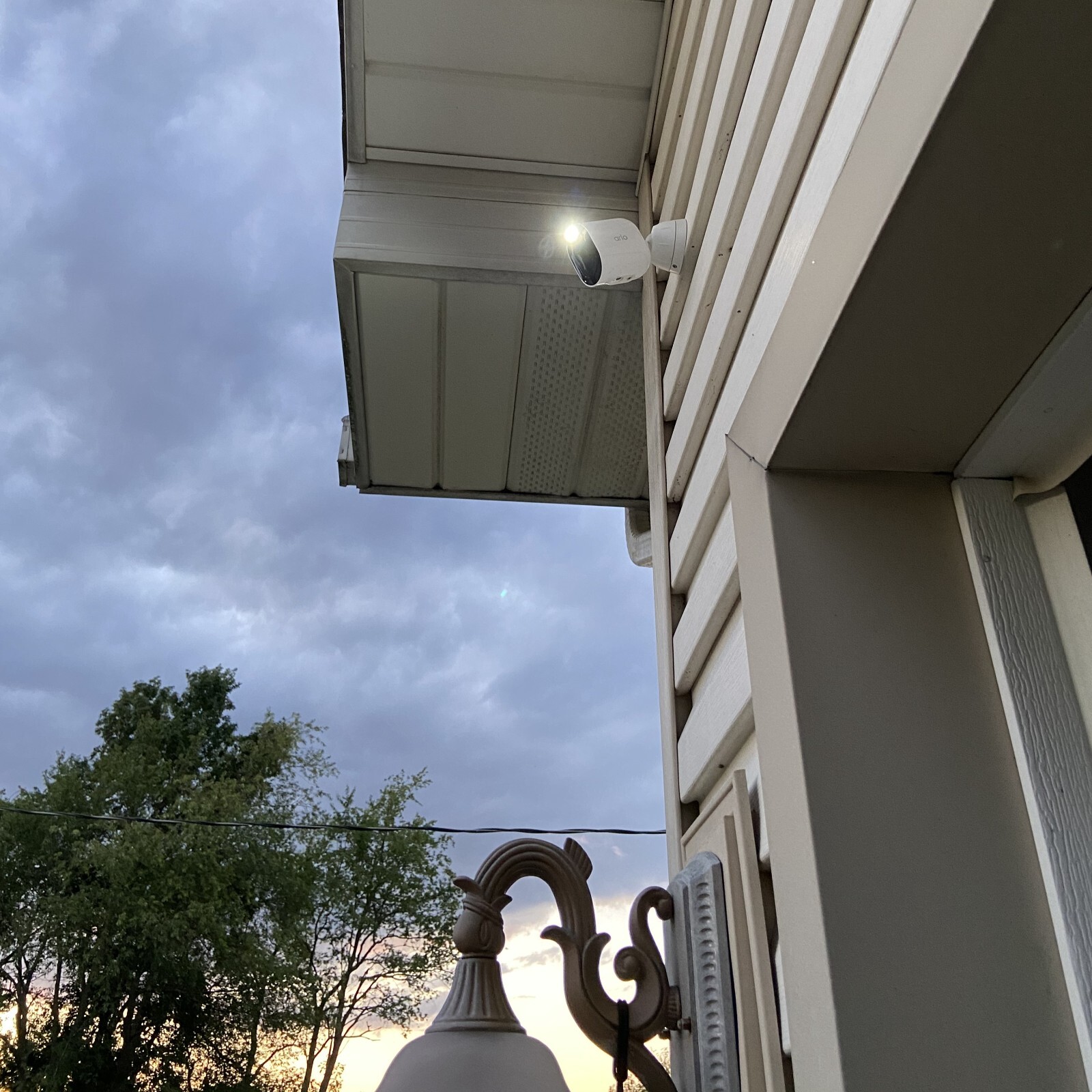 Arlo Ultra 2 4K Wireless 4 Camera Spotlight Security System with SmartHub White