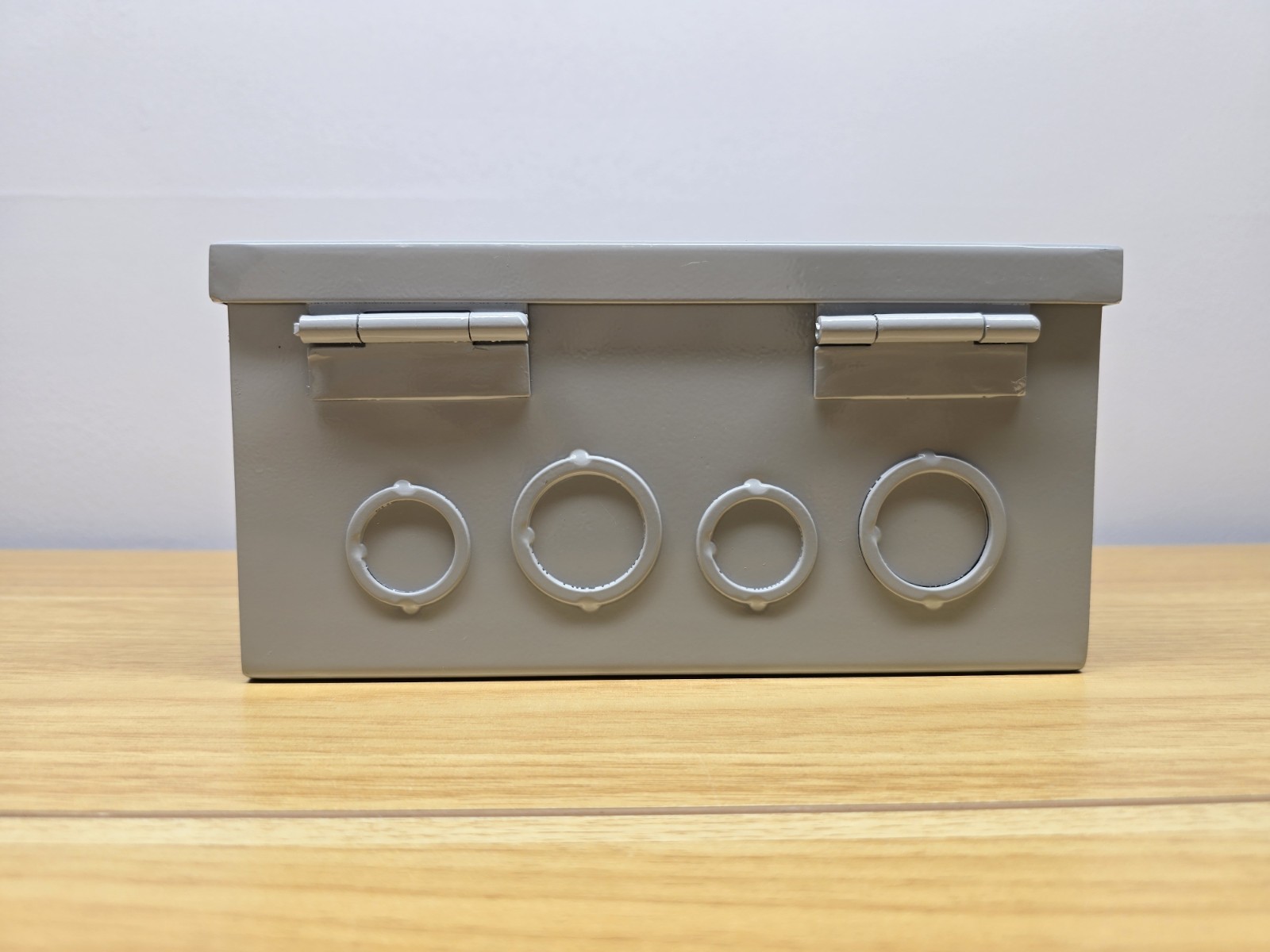 BUD Industries Steel Enclosure Type 1 Sheet Metal Box 8″ X 6″ X4″ Has Knockouts