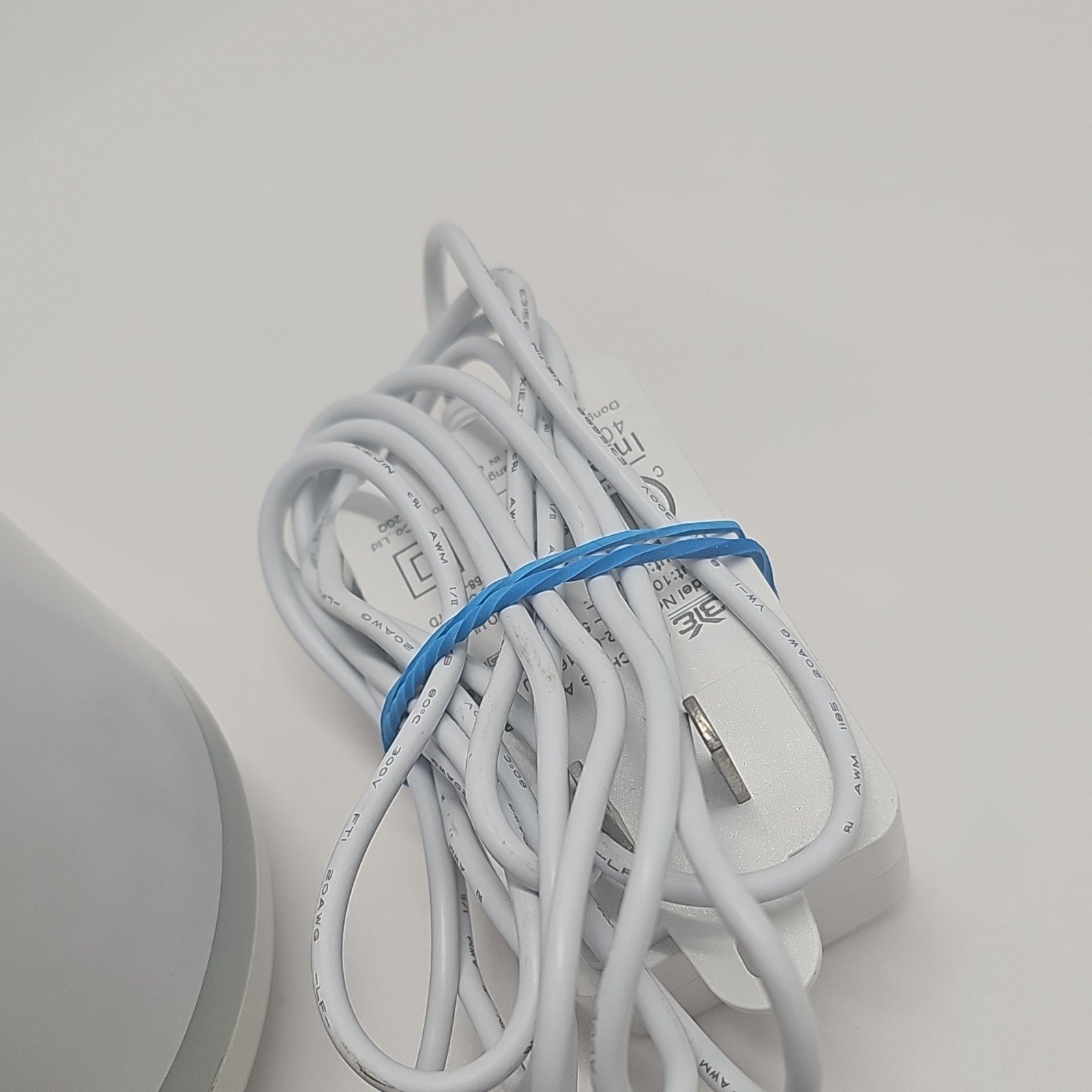 SimpliSafe Gen 3 Base Station White SSBS3-BS3W With Power Cord