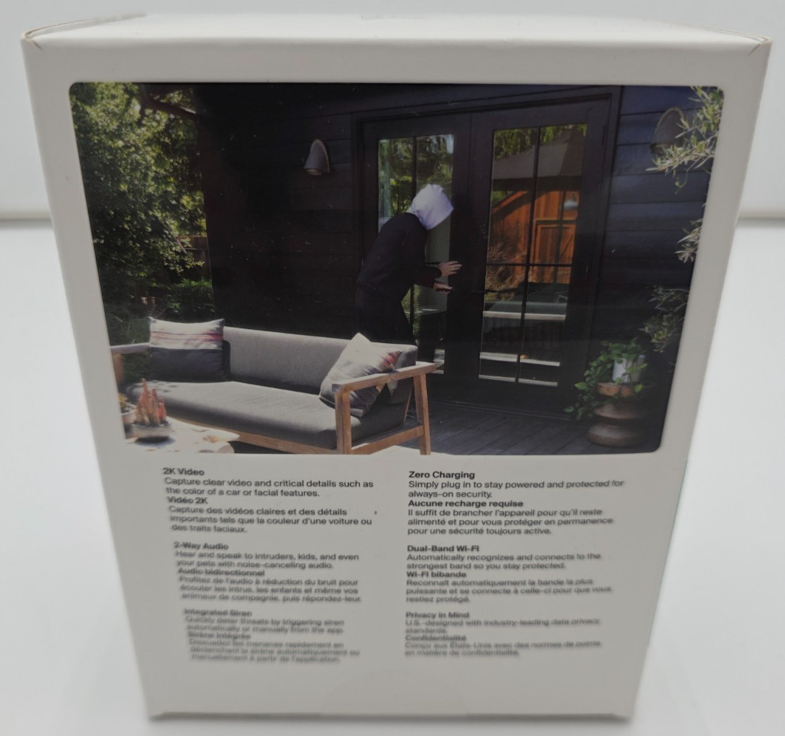 Arlo Essential 2K Camera White Wired Plug-In Outdoor WiFi + Spotlight 6Mo Plan