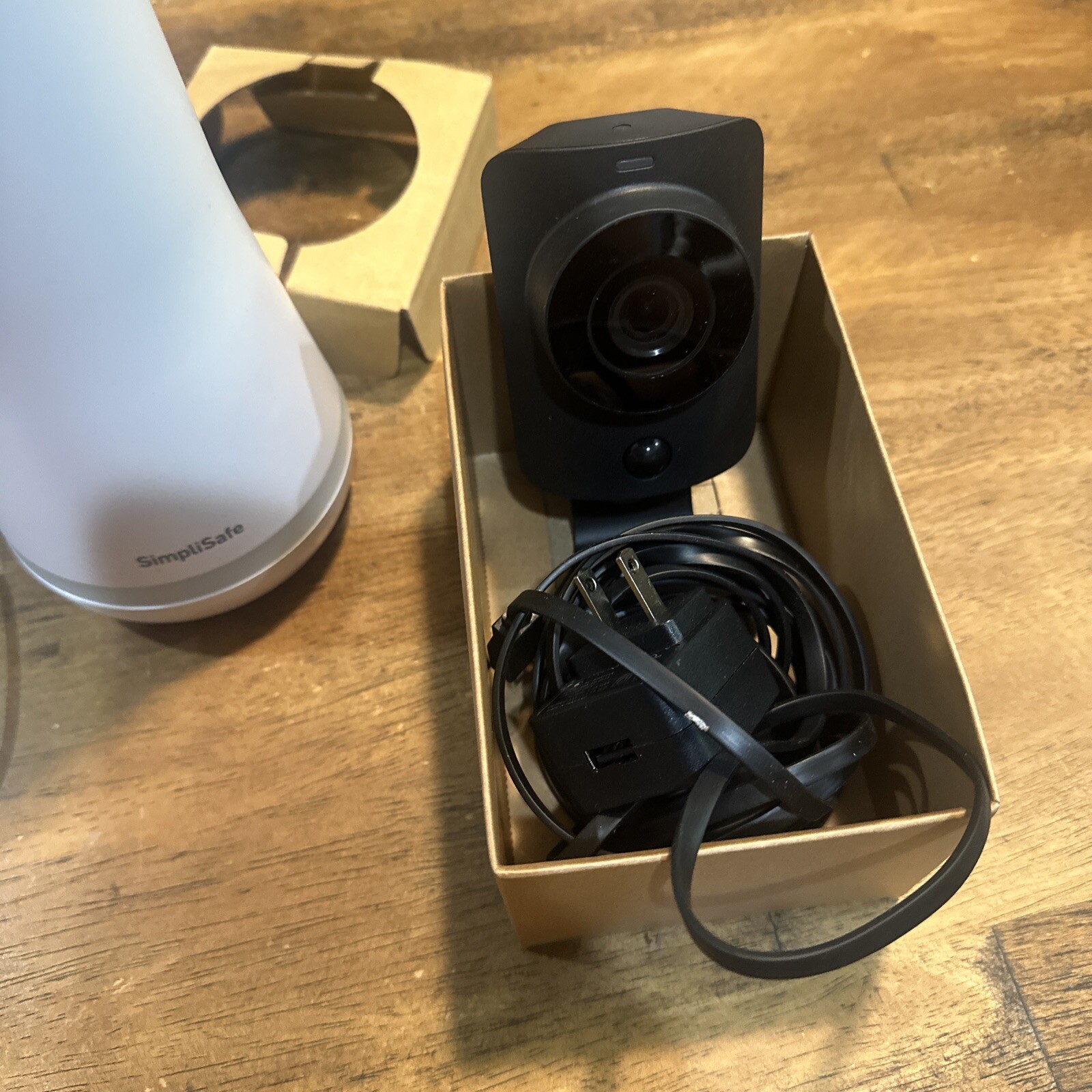 SimpliSafe Wireless Outdoor 1080P Camera White CMOB1. NO BATTERY System Lot!