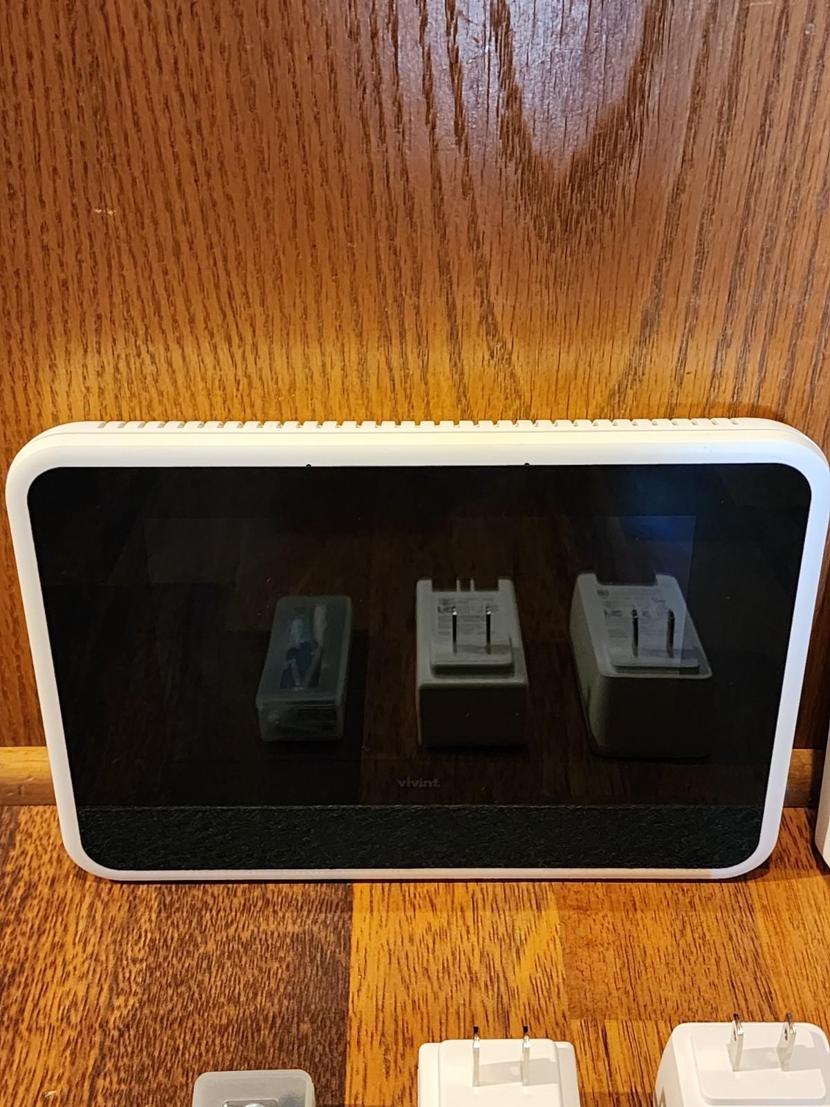Vivint Smart Home VS-SH2000-C00 And Camera Doorbell With Power Supplies No Cable