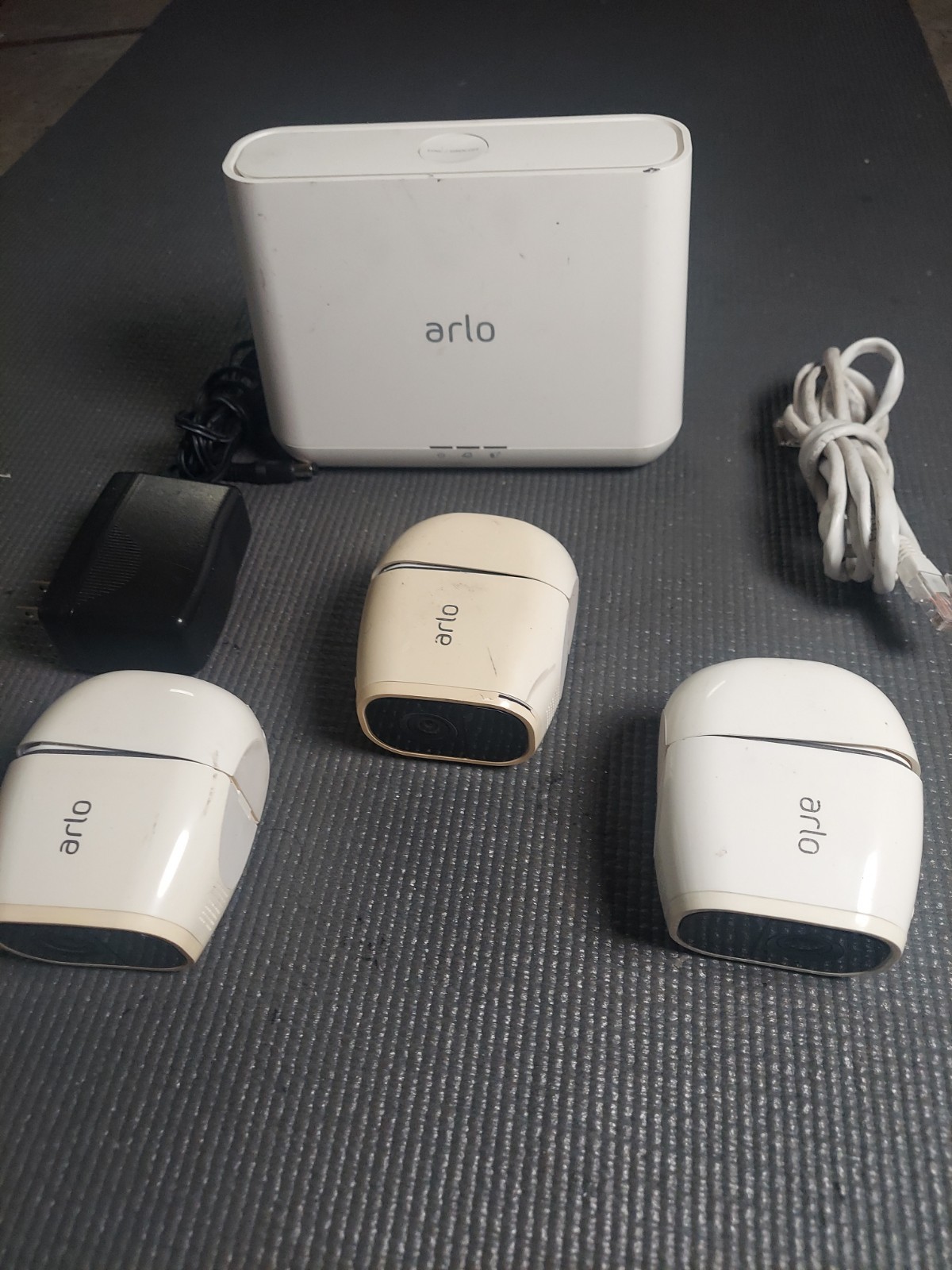 3 Arlo Pro2 cameras with VMB4000 base station (batteries not included)