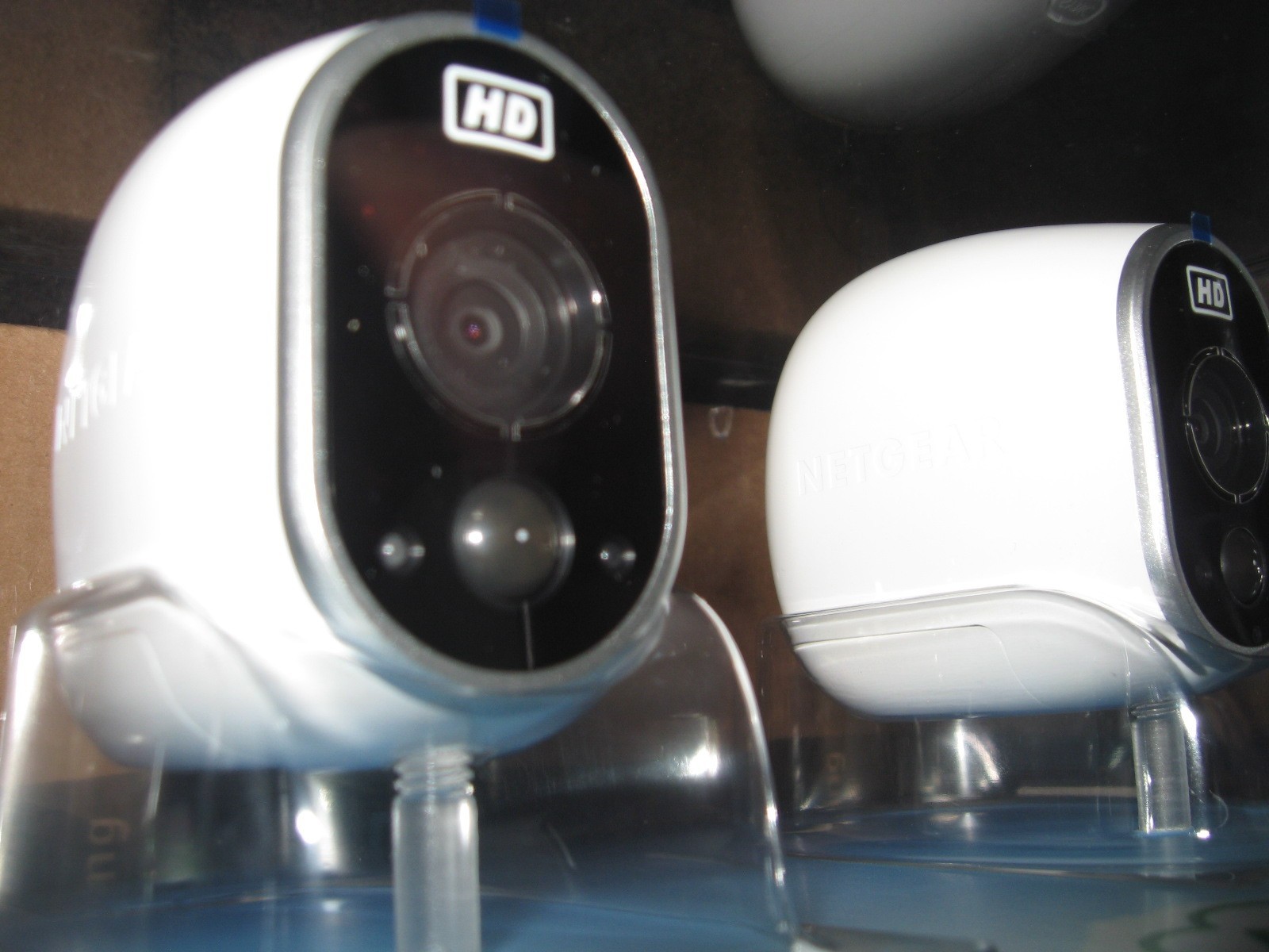rmk99 Netgear Arlo 2 Camera Wireless Security System w/Base, Cords NIB st135