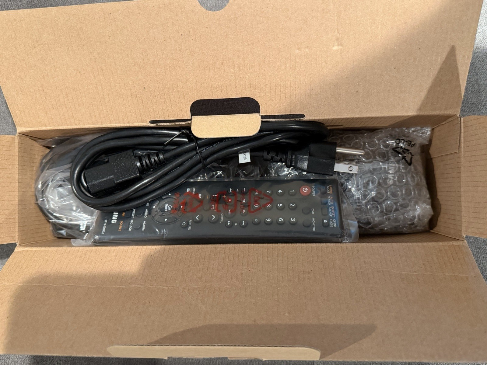 Samsung SDE-3003 4CH DVR Security System 4 Cameras New Open Box Complete