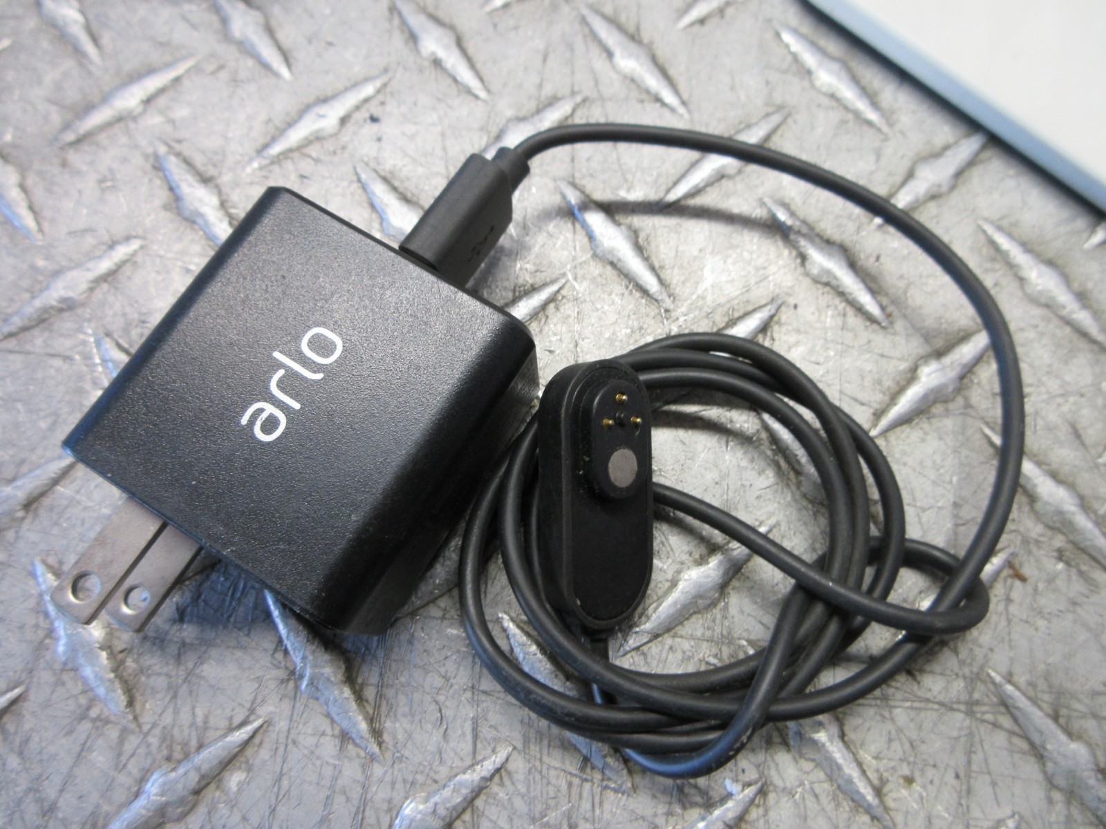 Arlo VMB5000 Ultra SmartHub dual-band Wi-Fi (2.4 GHz and 5 GHz)