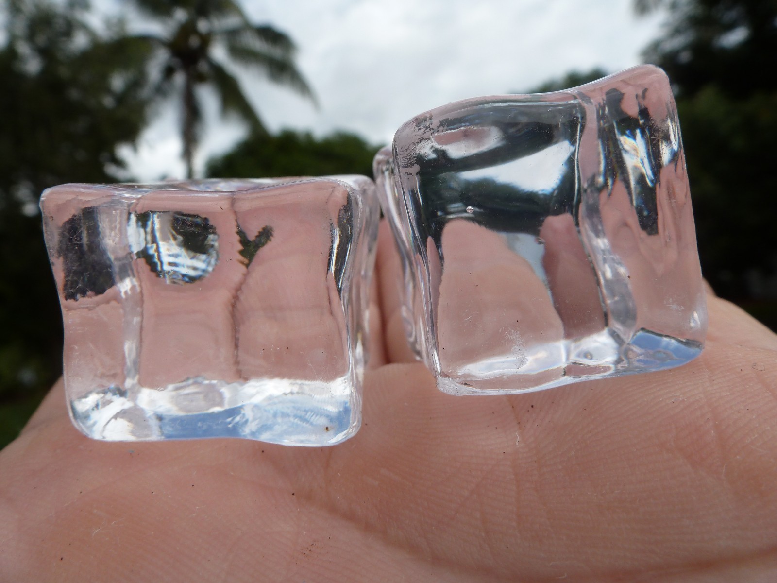 Home Security Fake Faux Acrylic Ice Cubes Crystal Clear 12 Pack 3/4 Inch Square