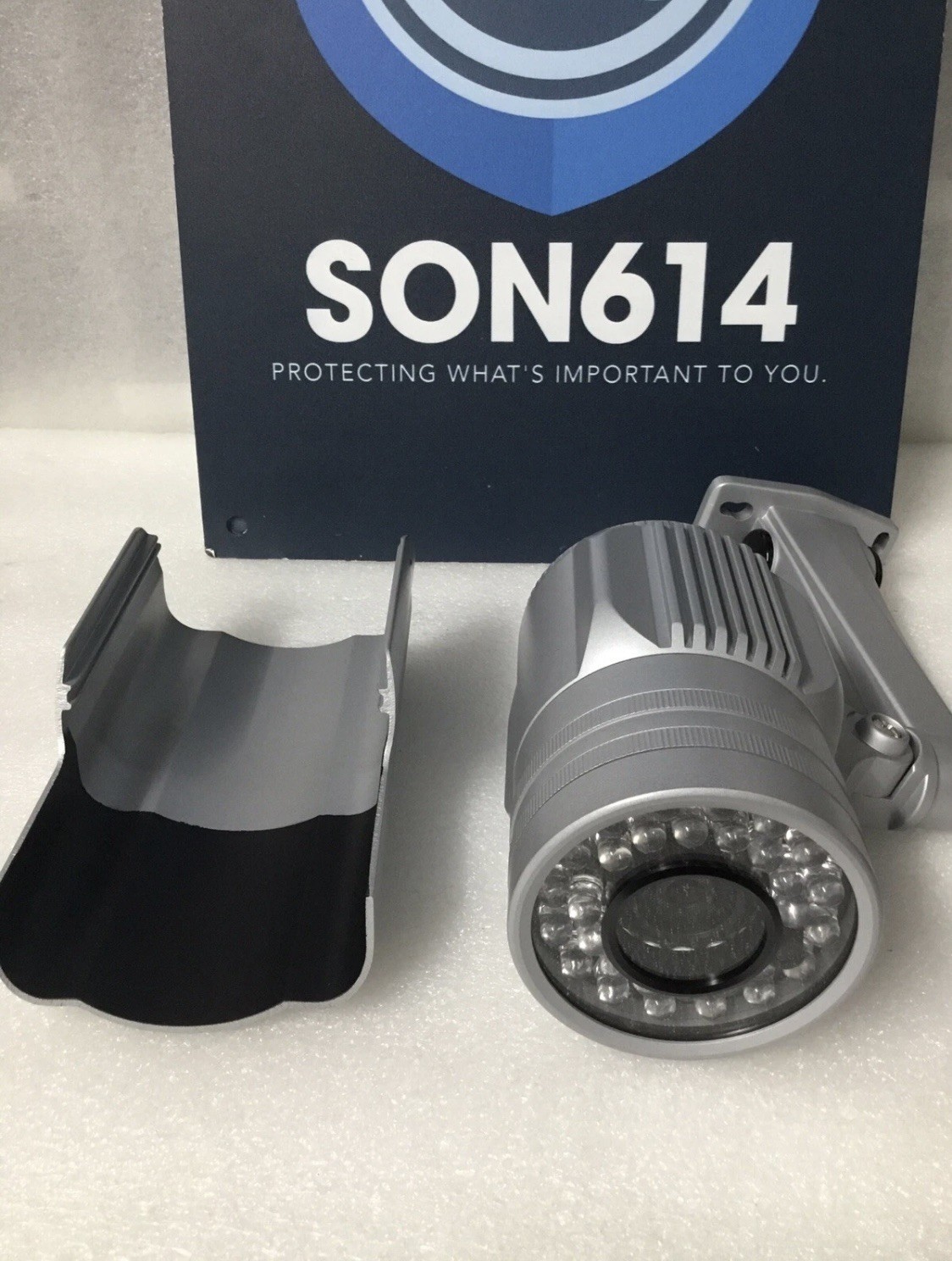 Security Color Camera W/600TVL 9-22mm PAL LEDs 100ft Day/Night VandalProof NEW!
