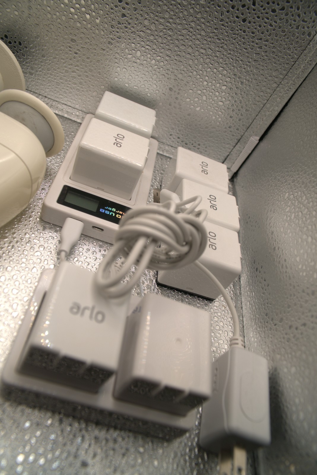 ARLO VMB4000 Security Arlo Base Station for Pro2 – 3 Cameras, 7 batteries
