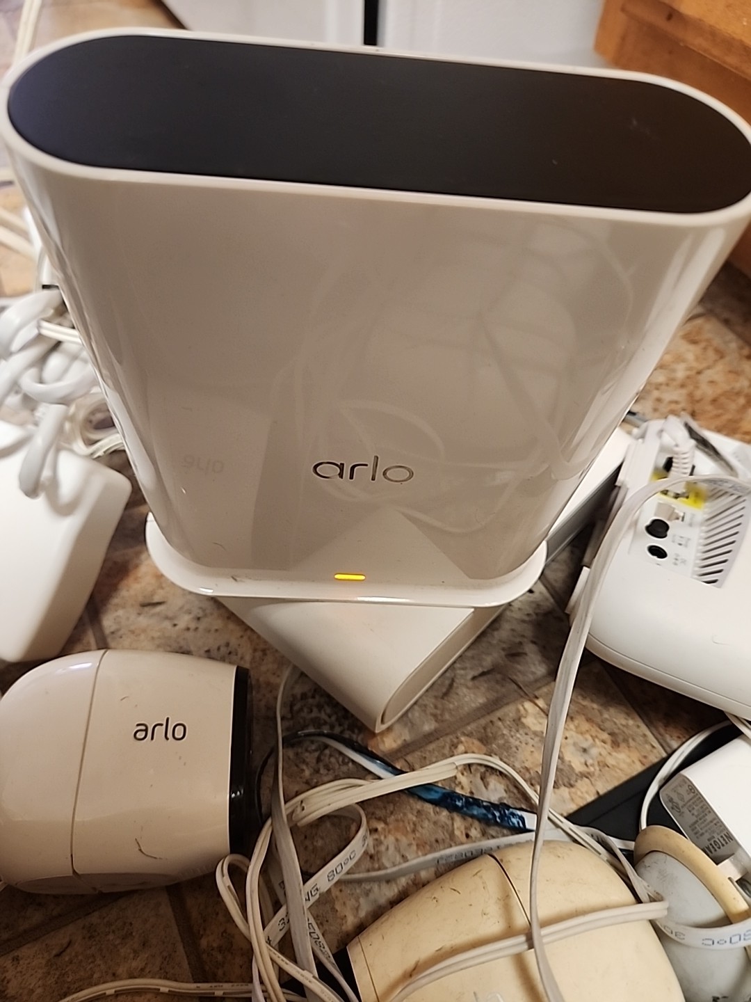 Lot Arlo: 19 Cameras (Not Tested) + 3 Bases PROVED (Inc. VMB5000 4K Hub)