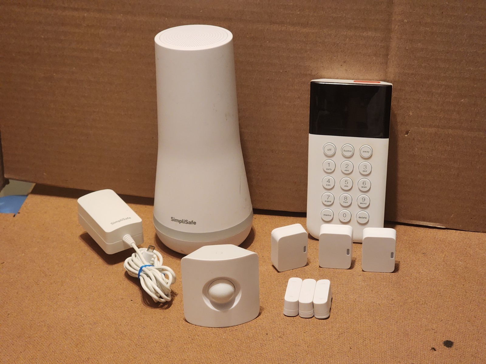 SimpliSafe Home Security System Lot Motion/Entry Sensors Keypad Base SSBS3 READ!