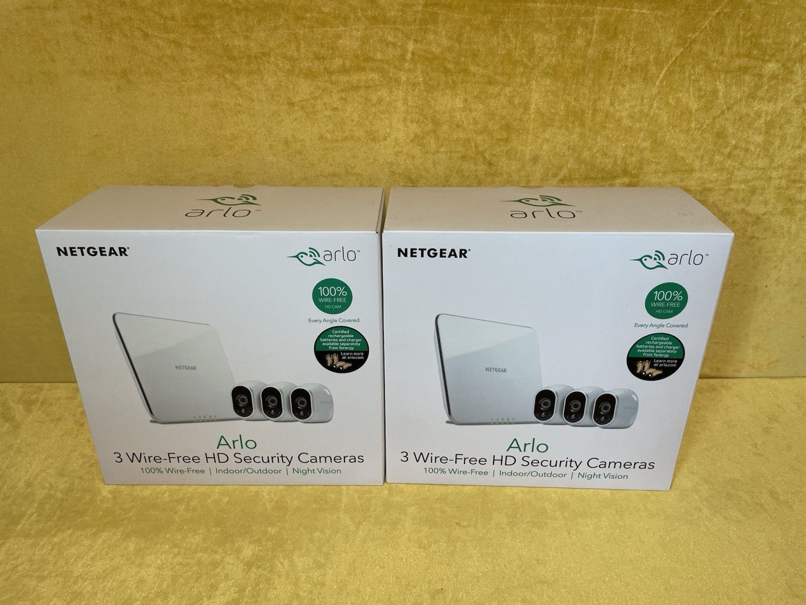 NETGEAR VMS3330-100NAS 3 HD Wireless Security Camera system (3pack) new in box
