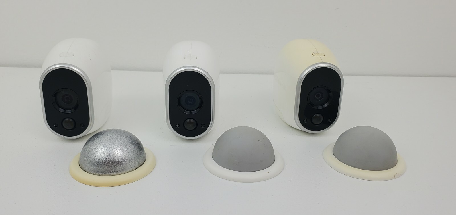Bundle Netgear Arlo VMC3030 Cameras and base station vmb 3000 pre owned