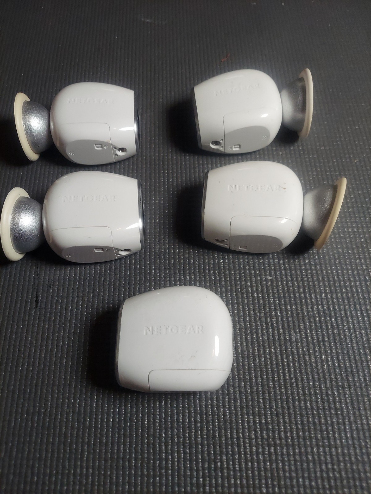 Arlo NETGEAR VMC3030 Add-on HD Security Cameras Lot Of 5 Wire-Free With 4 Mounts