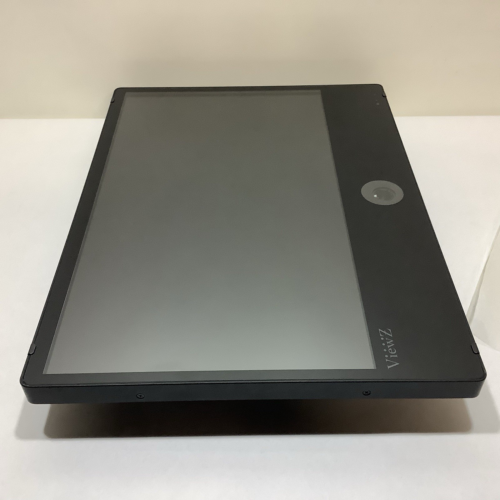 ViewZ VZ-PVM-I2B3N 23″ 1920×1080 IP PVM Based CCTV Monitor w 2MP Camera Black